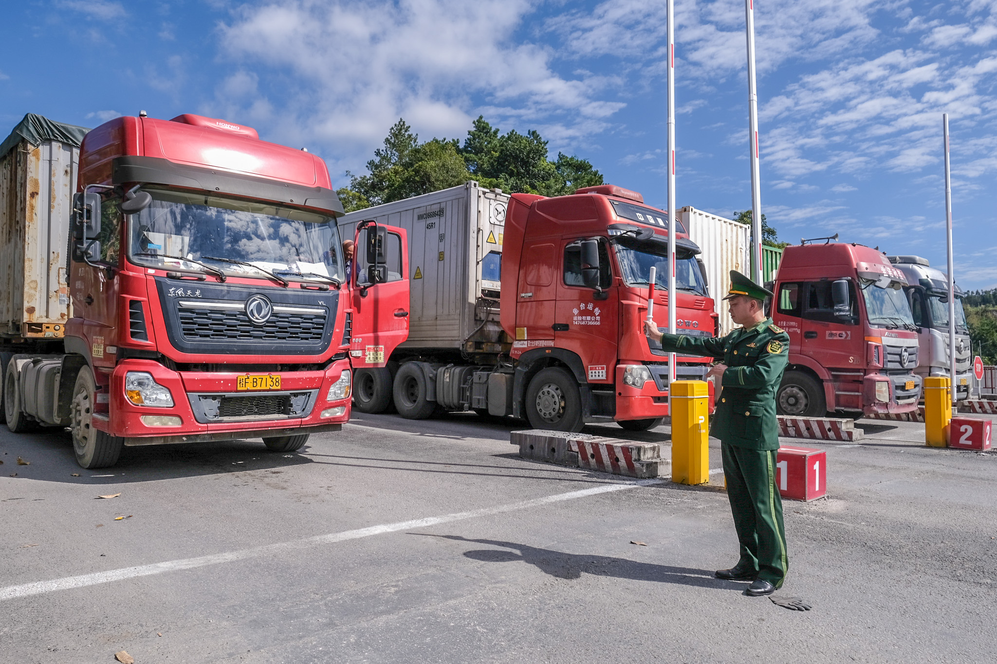 越南与中国双向货物运输试点开始为期一年