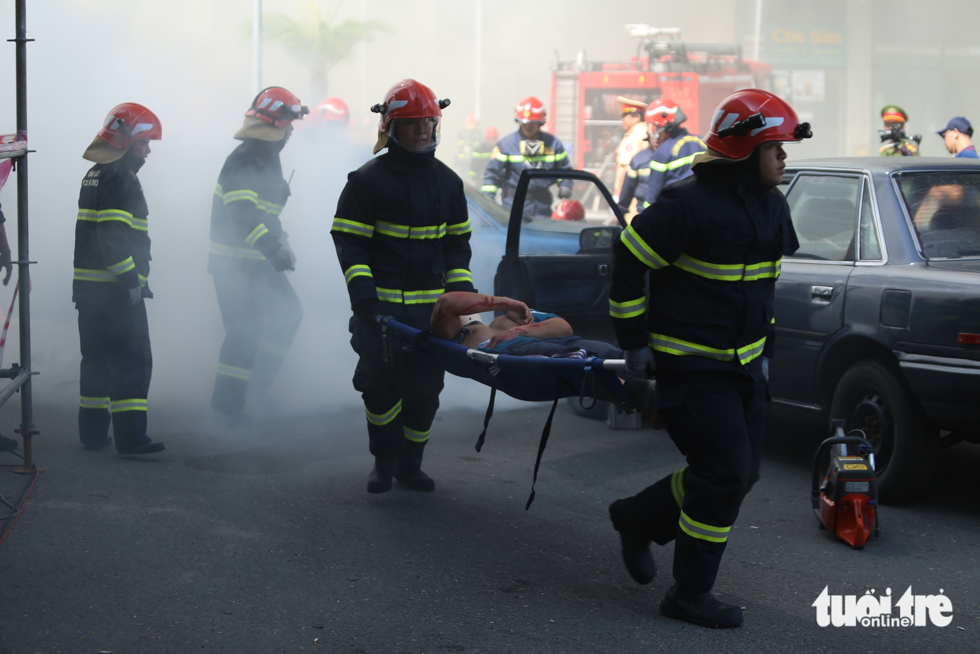 超过3000人在公寓楼进行消防和救援演练