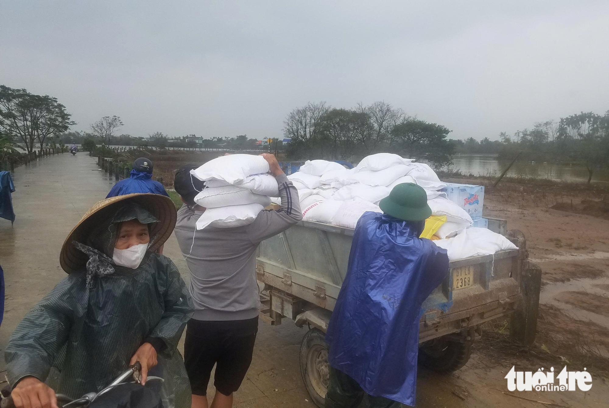 “乡亲们，富安人民正遭遇灾难，让我们共同帮助他们渡过难关”