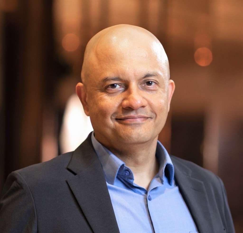 跨国集团领导为越南和胡志明市提出什么建议和策略？