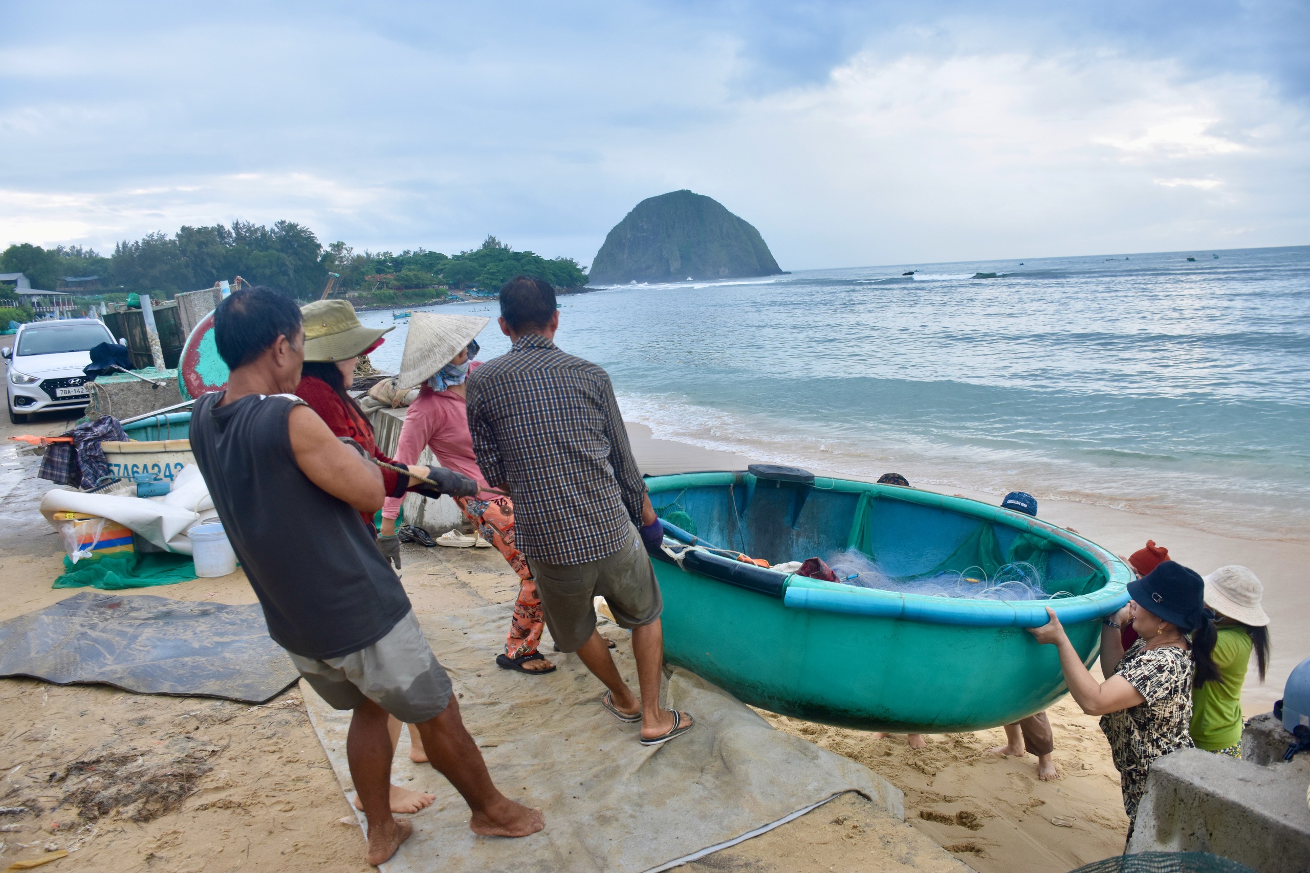 Đắk Lắk 要求在 Kalmaegi 台风前紧急降下工程起重机