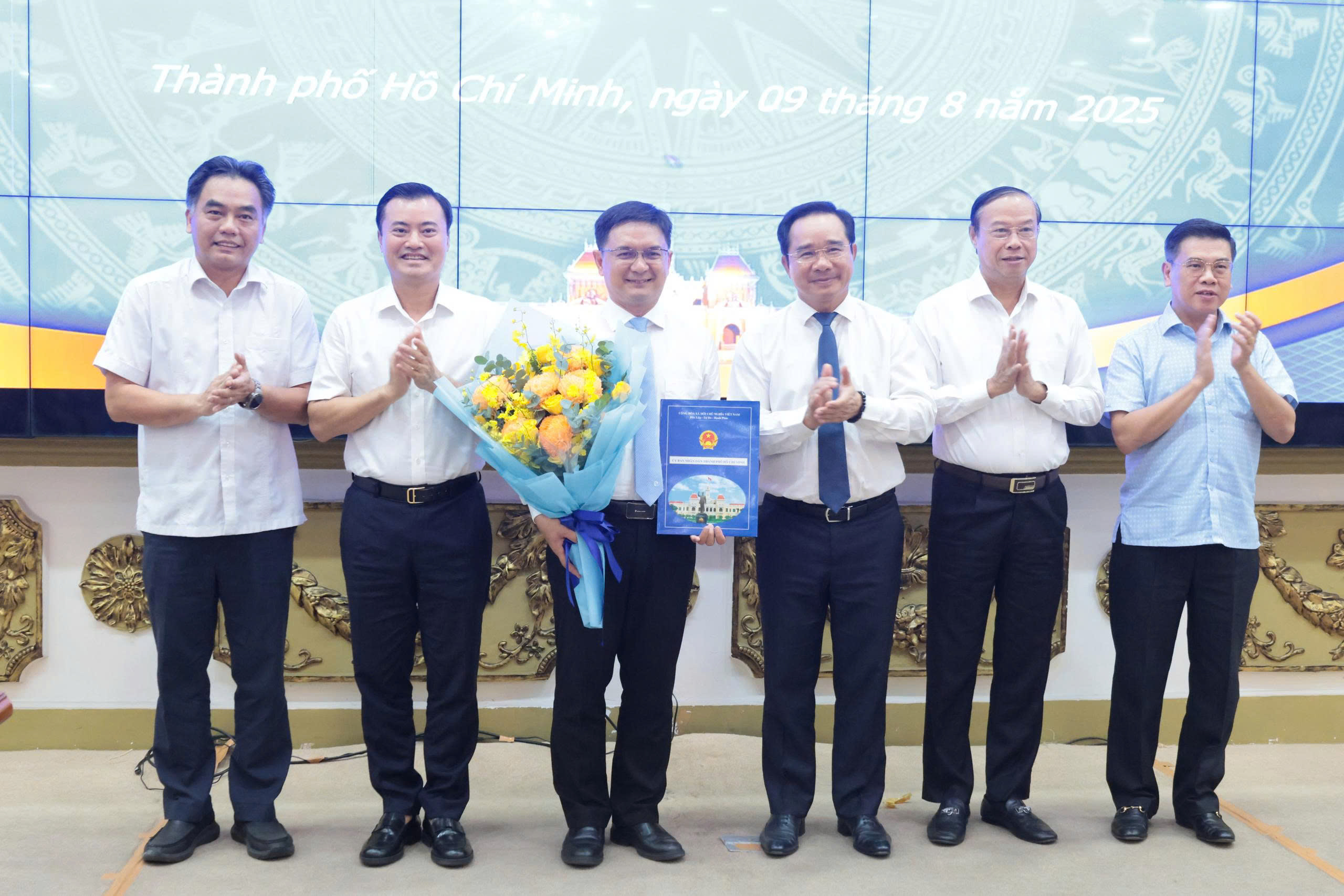 批准任命阮孟强为胡志明市人民委员会副主席的决定
