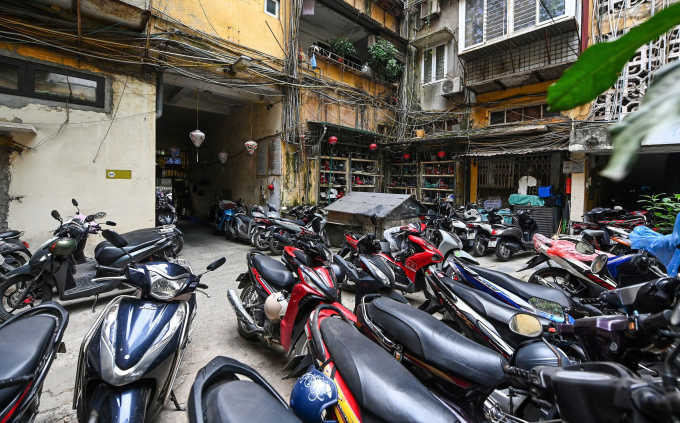 担忧缺乏建设加油站和电动汽车充电站用地