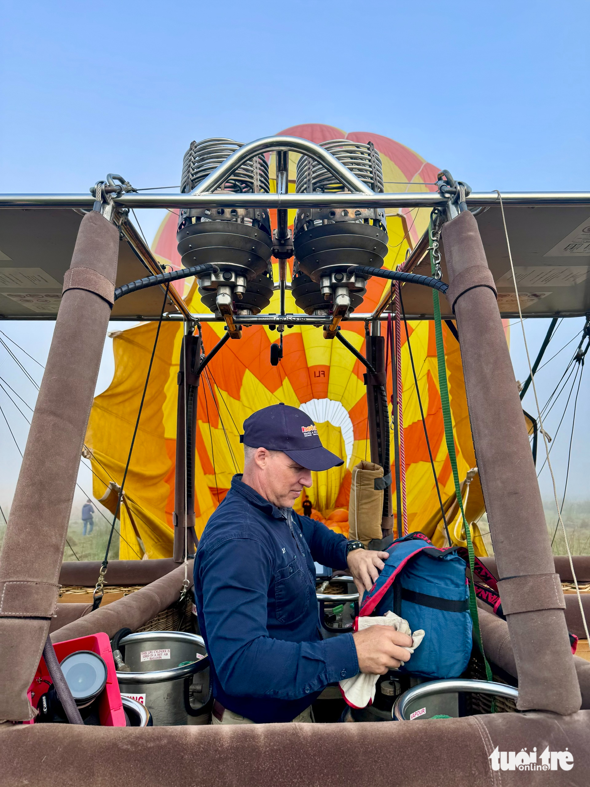 在黄金海岸热气球上欣赏澳大利亚的日出