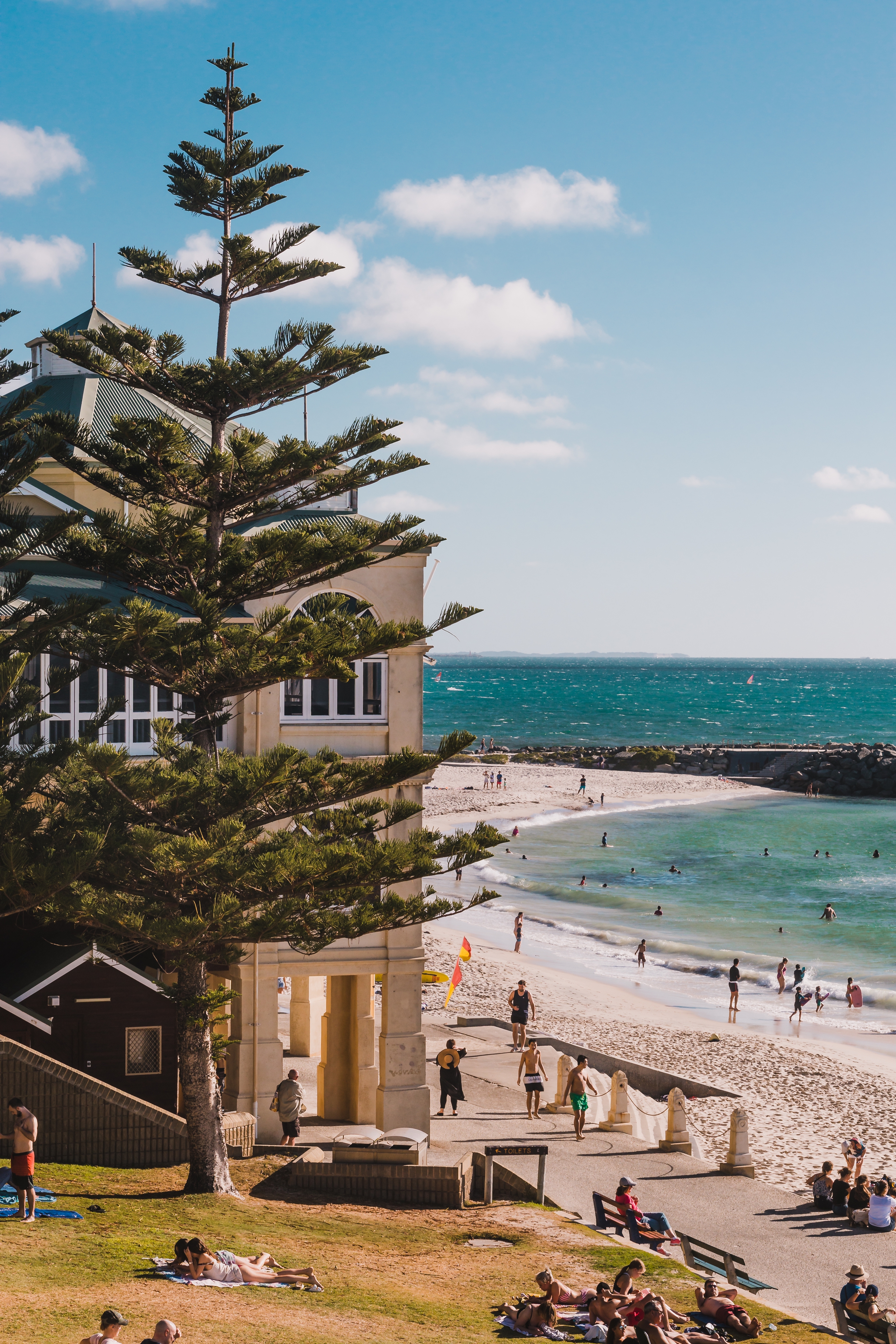 沉浸在珀斯的金色阳光和蓝色海洋天堂中