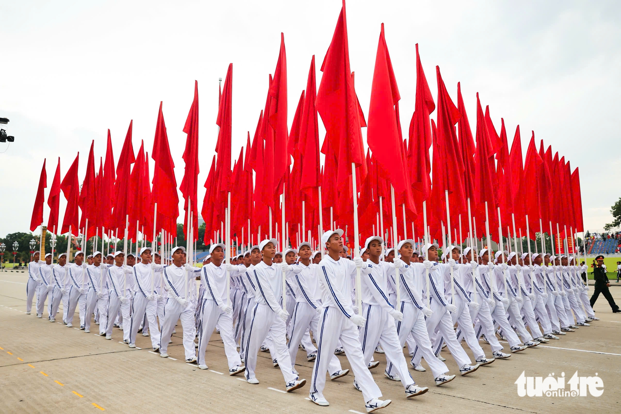 美亭体育场鸣炮，开启阅兵游行合练序幕