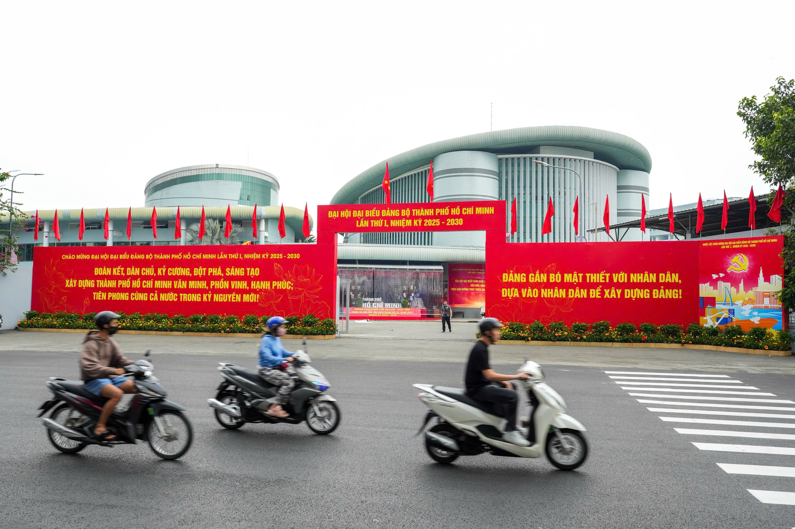 胡志明市完成准备工作，准备迎接合并后的首次党代会