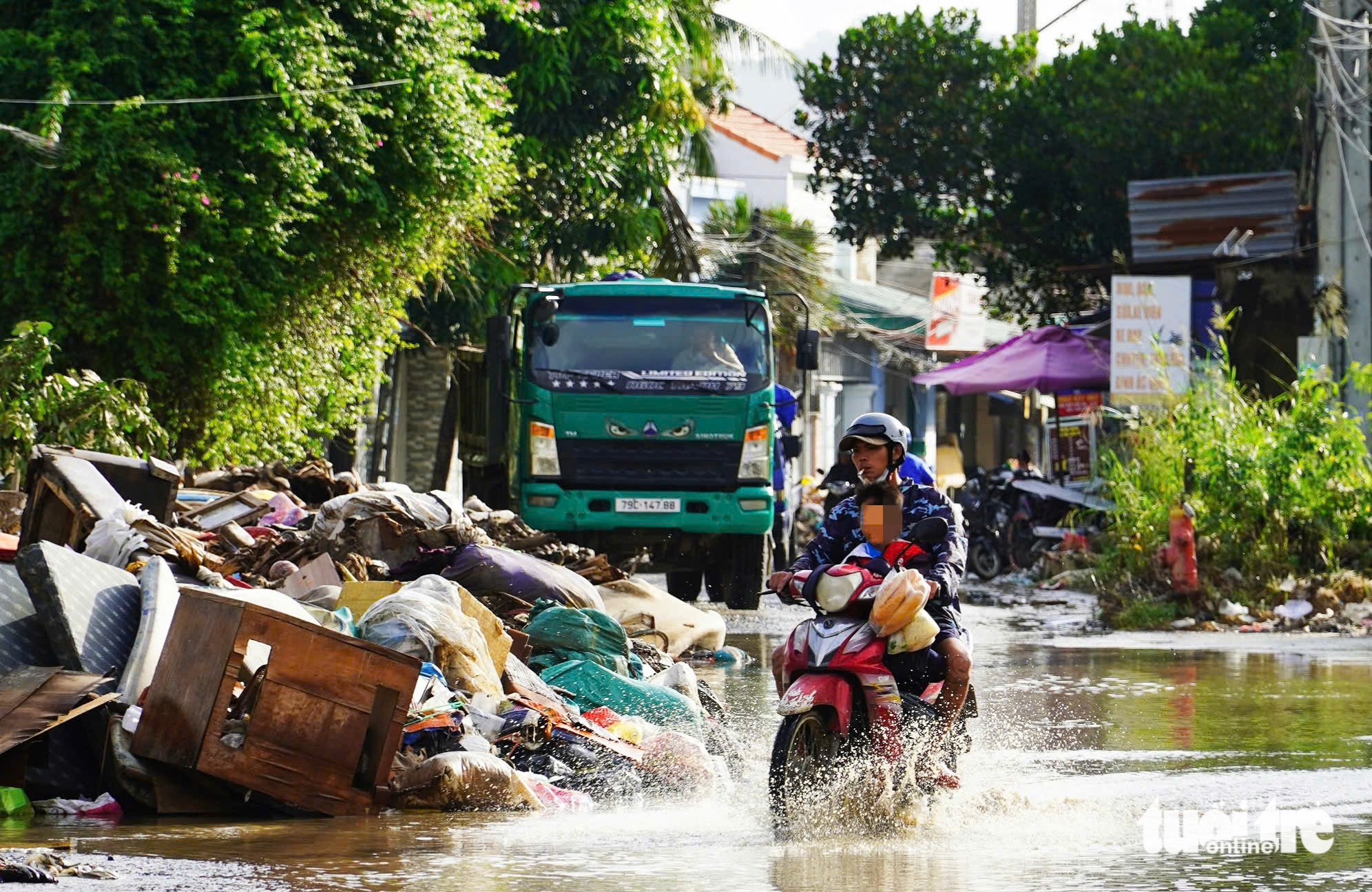 芽庄多地再次发生洪水，预计河流水位将继续上涨
