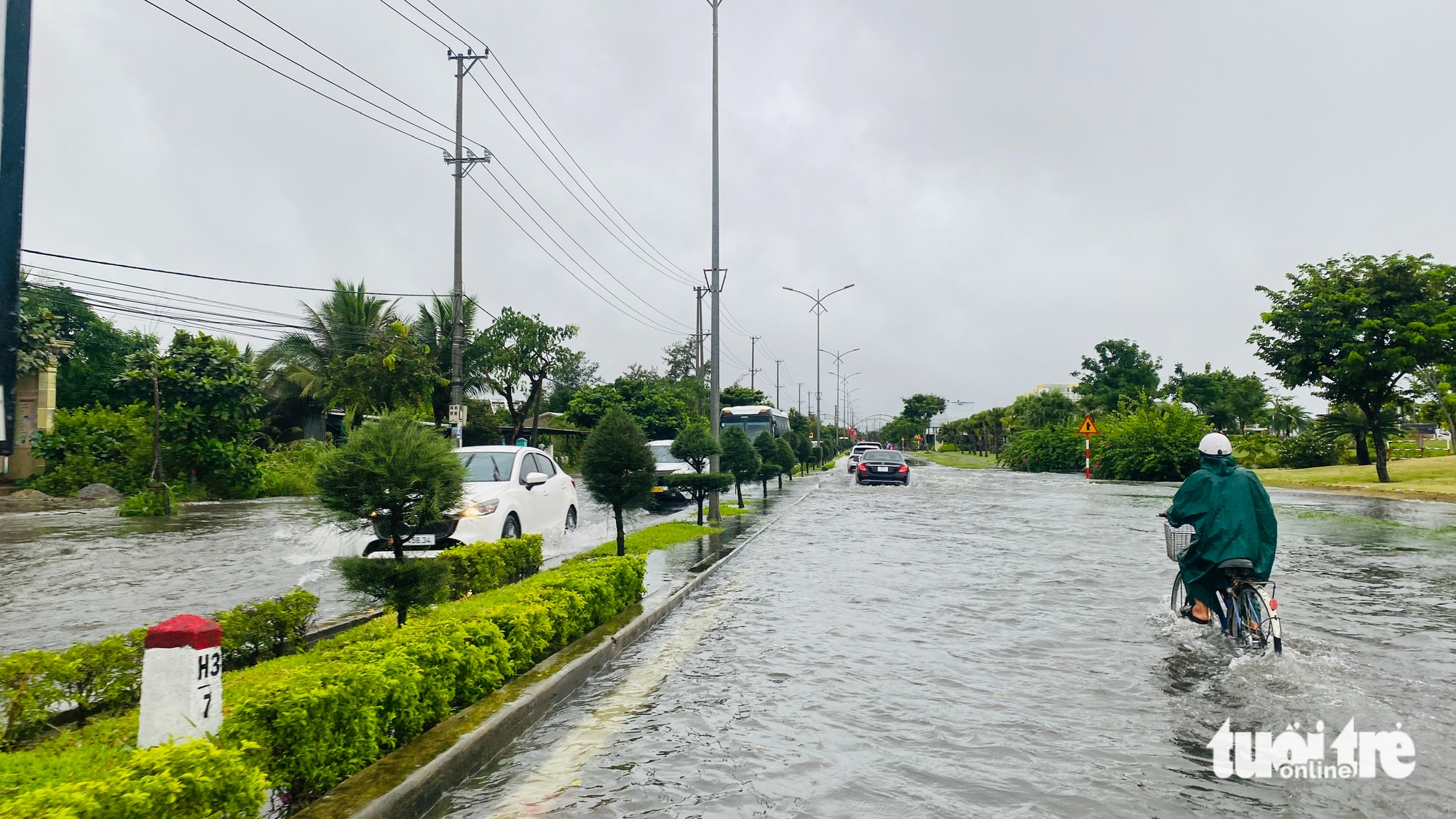 连接岘港与会安的沿海道路：'稍有不慎就积水'