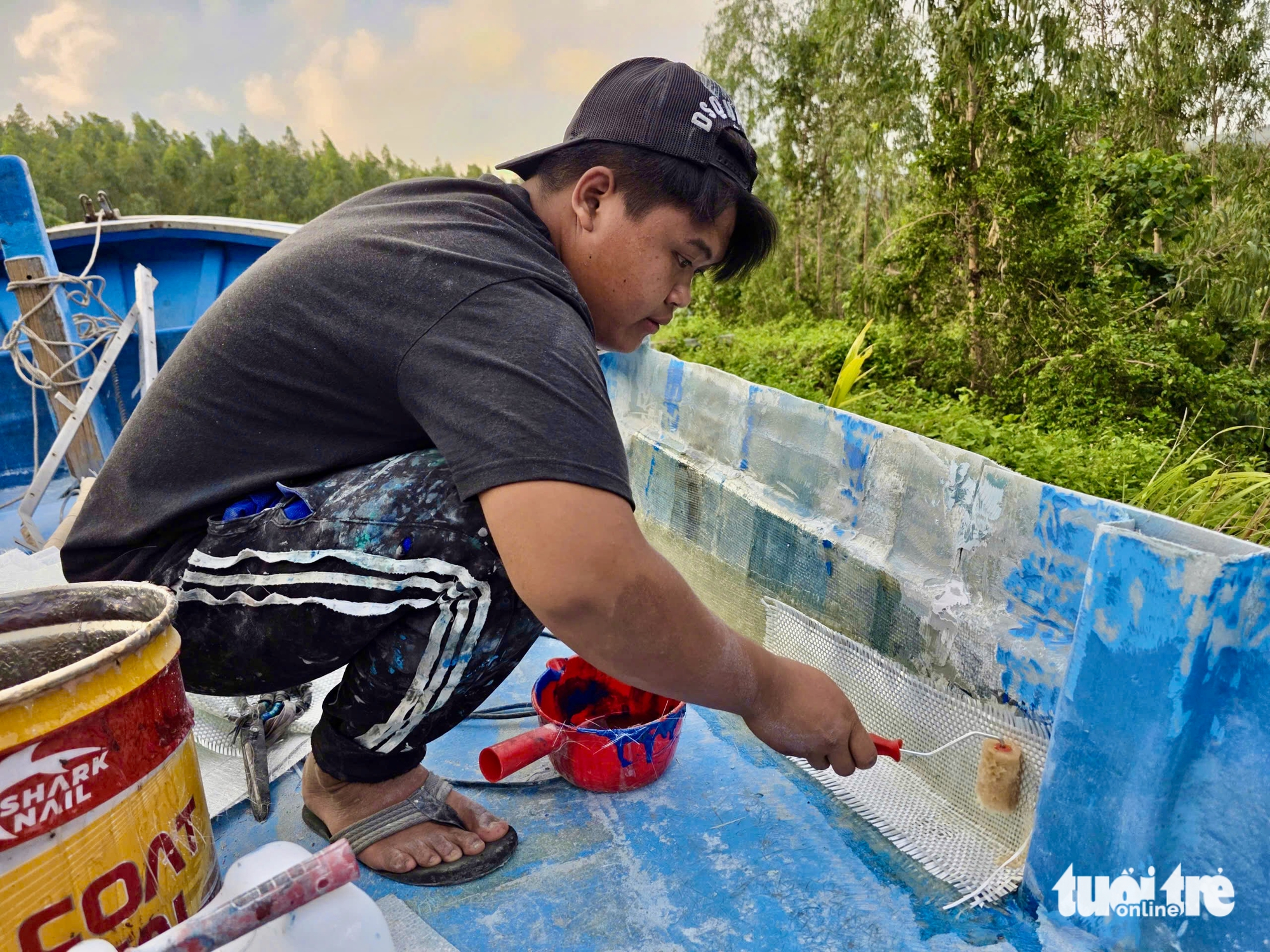 第13号台风后修船竞赛：船厂超负荷，船主焦急等待出海日