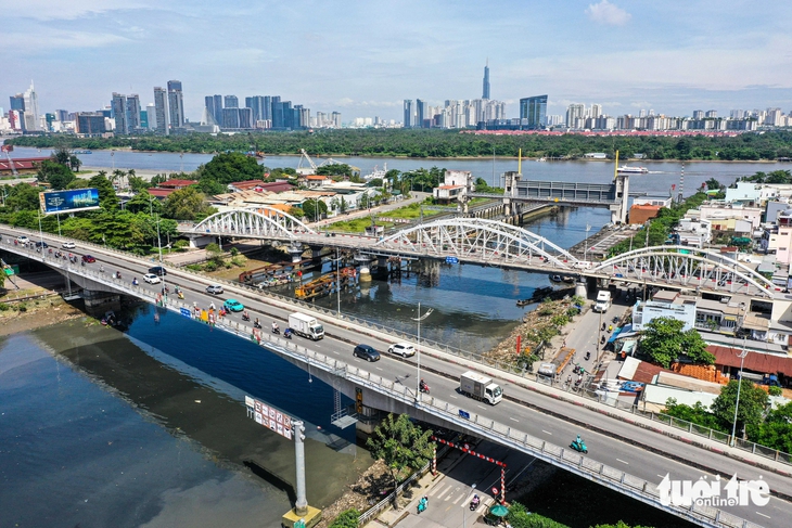 交警建议货车、客车从6日至12日通过新顺1桥时注意