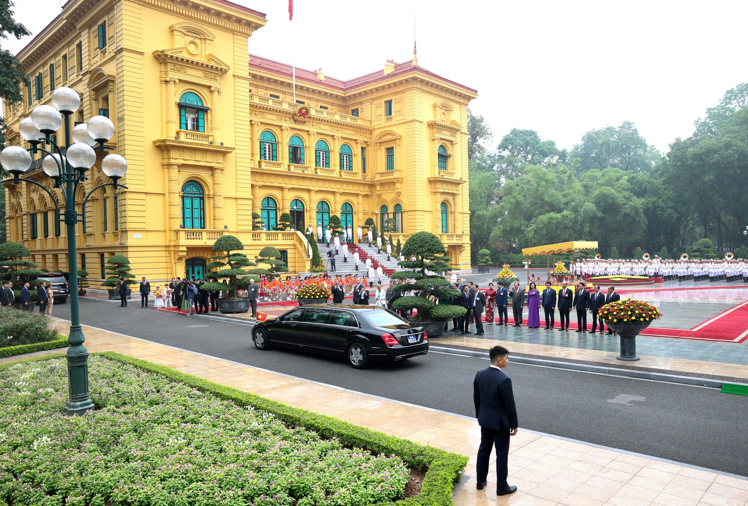 国家主席梁强主持欢迎仪式，与匈牙利总统会谈