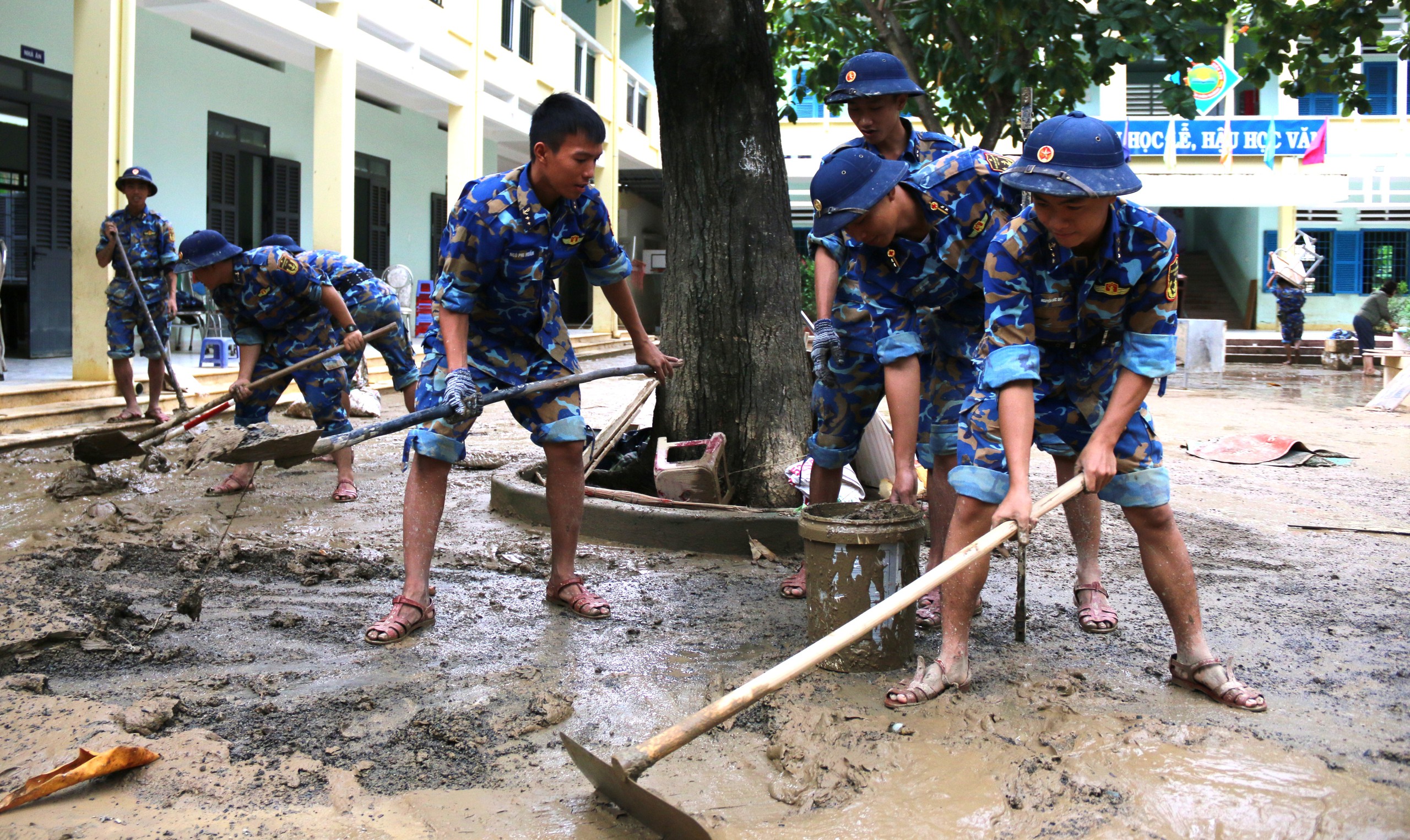庆和省洪灾中心区学生返校无校服无书本