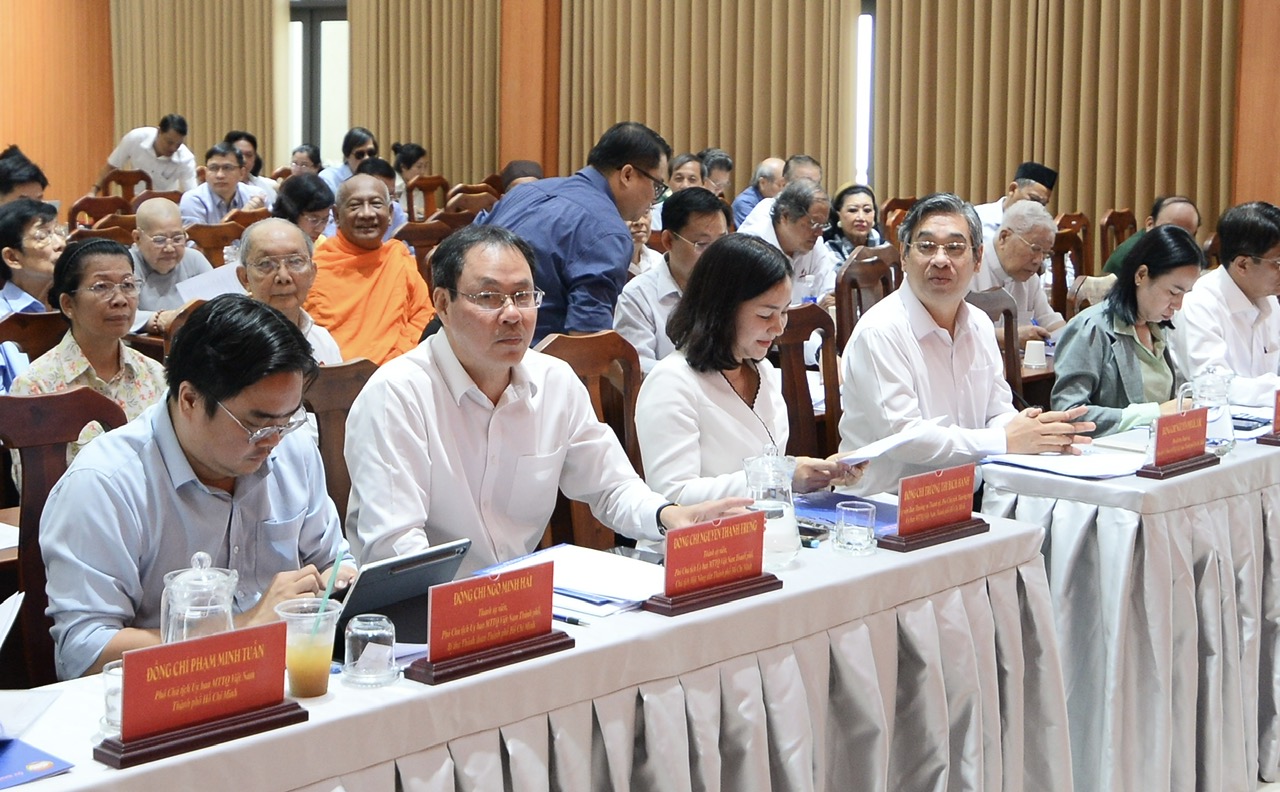 880名代表参加越南胡志明市祖国阵线大会