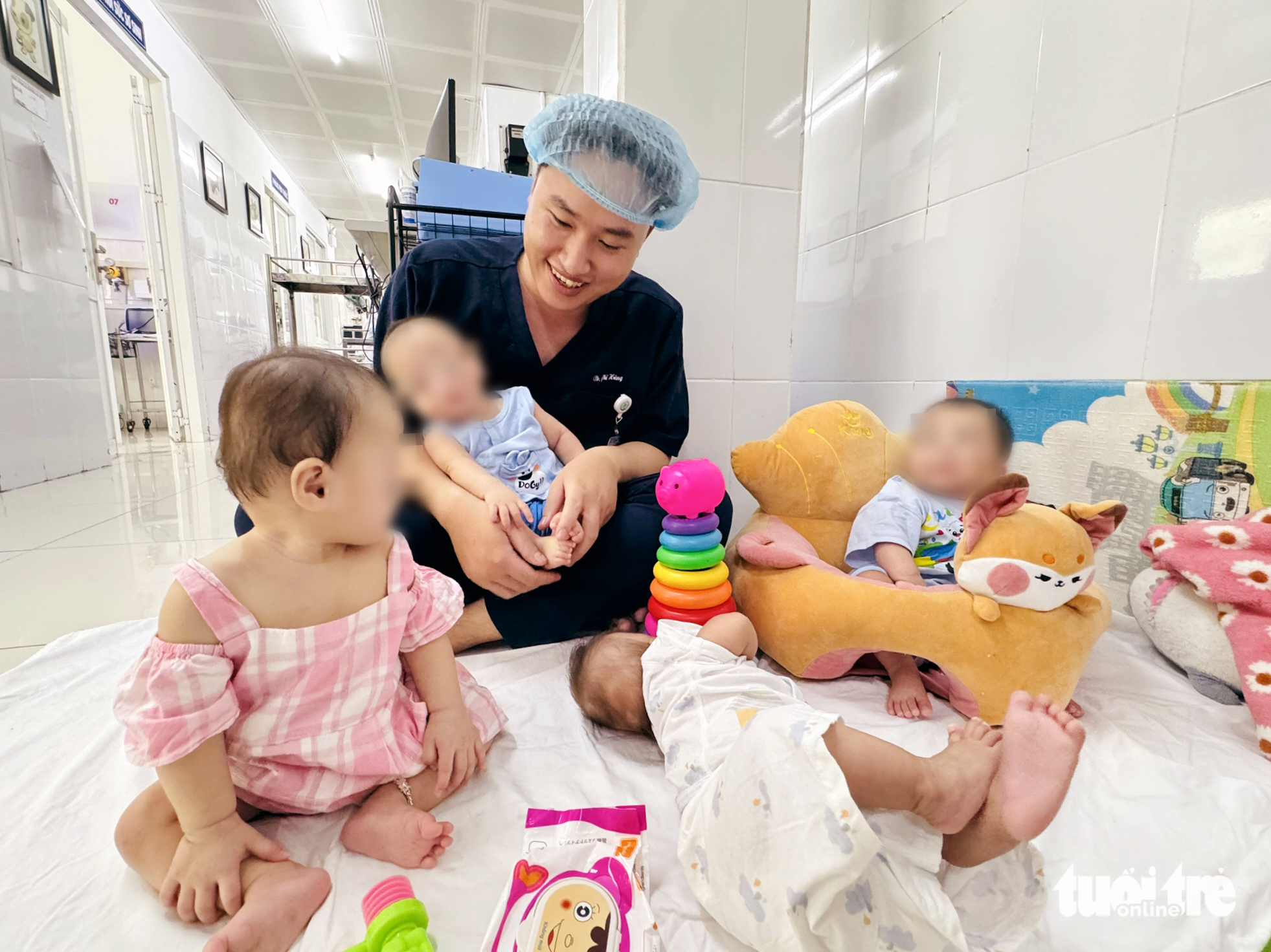 每天為你讀一首詩: 5月2025, image size:1963x1472