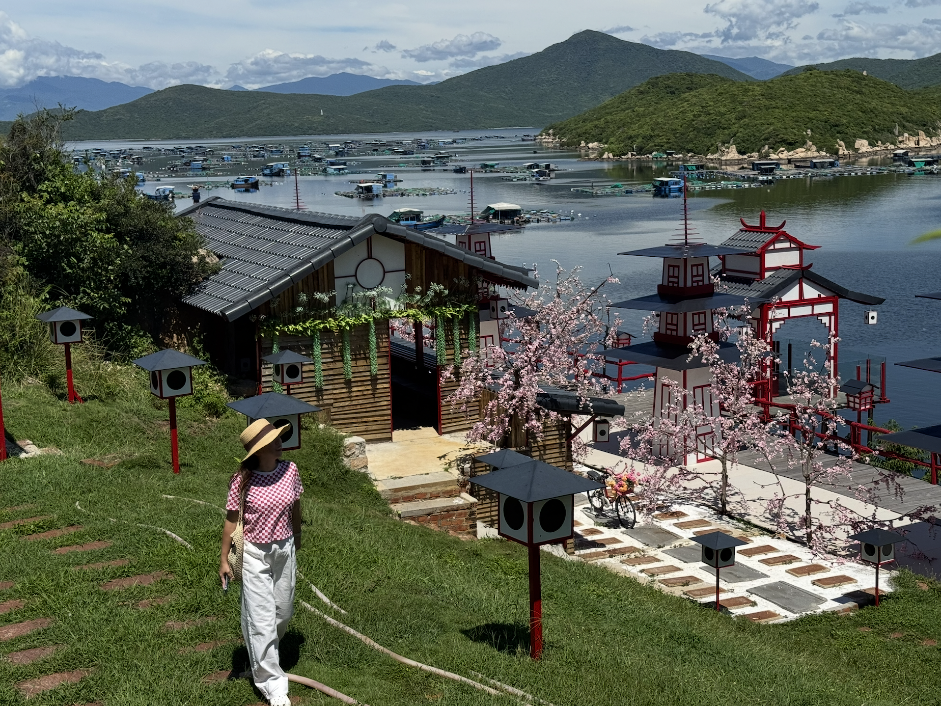 云峰湾最美丽的寺庙：四面环海，尽情打卡迎风