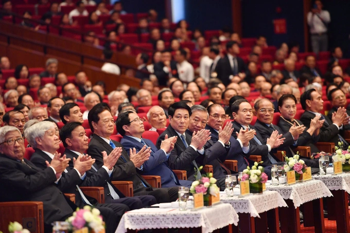 第十四届中央委员会中超过10%的委员年龄在47岁以下