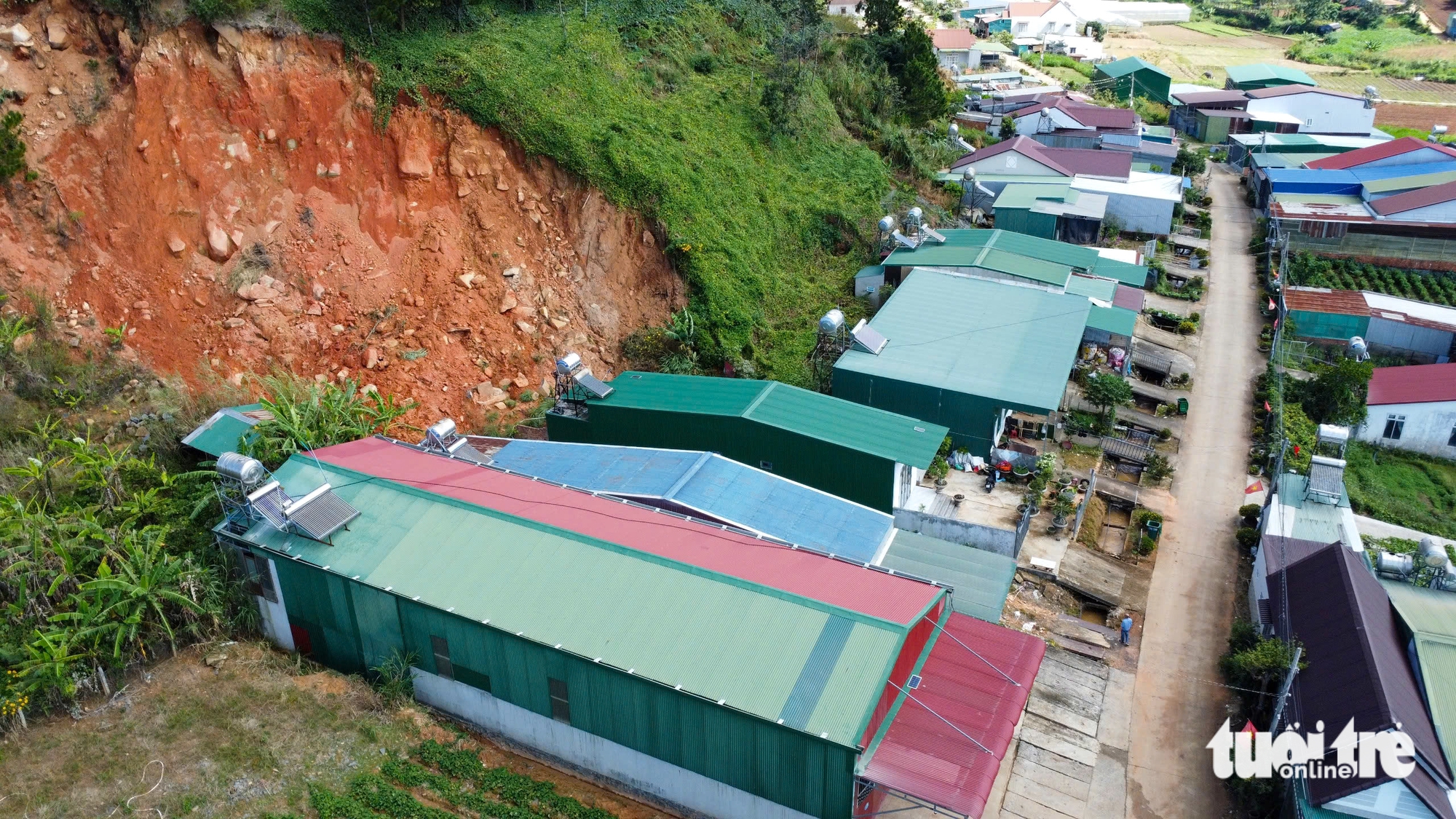 35公顷松林山体滑坡，林同省多户居民被迫疏散