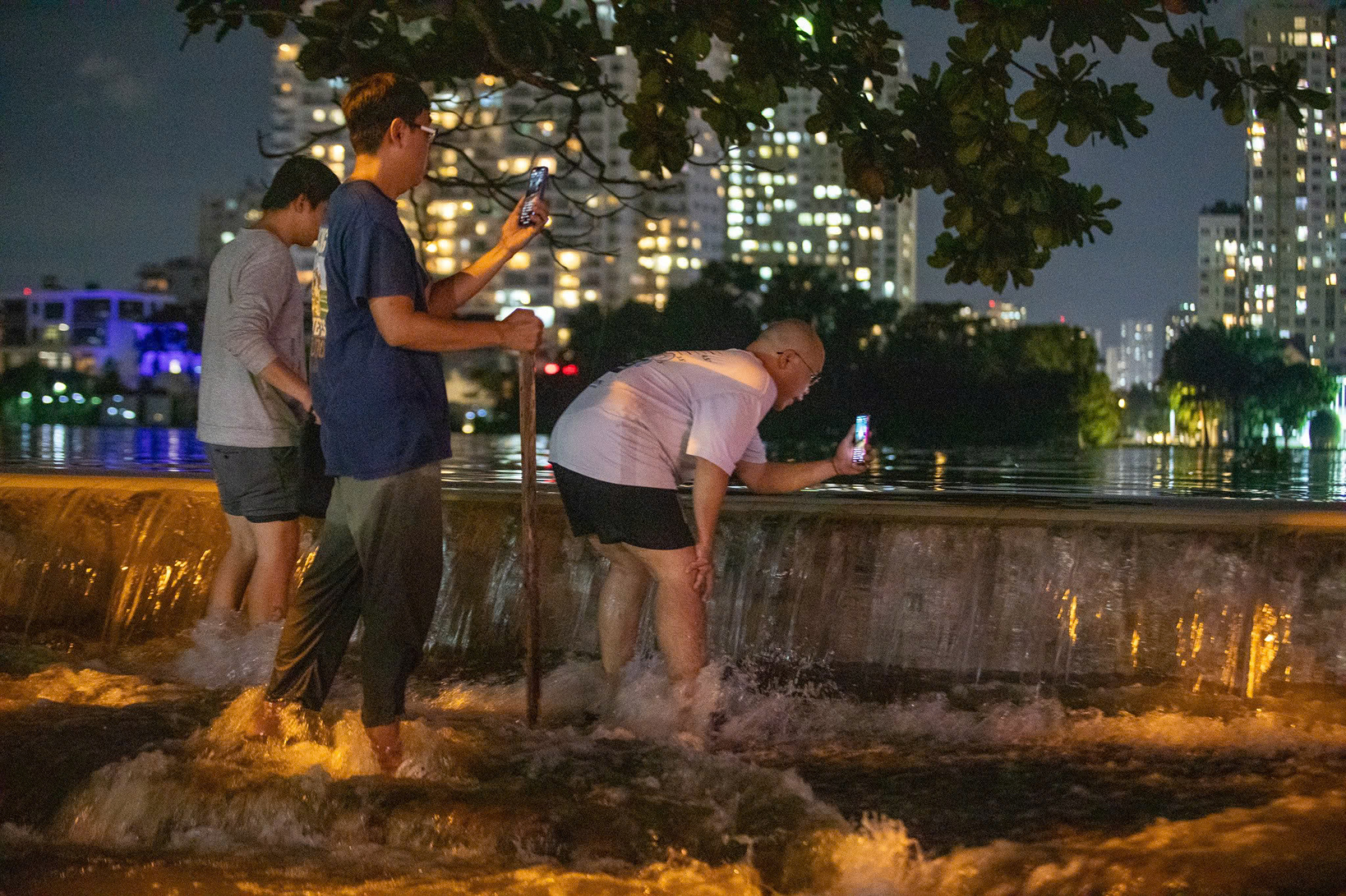 为什么在创纪录的涨潮期间,平贵和守德市的洪水比其他许多地方更严重?