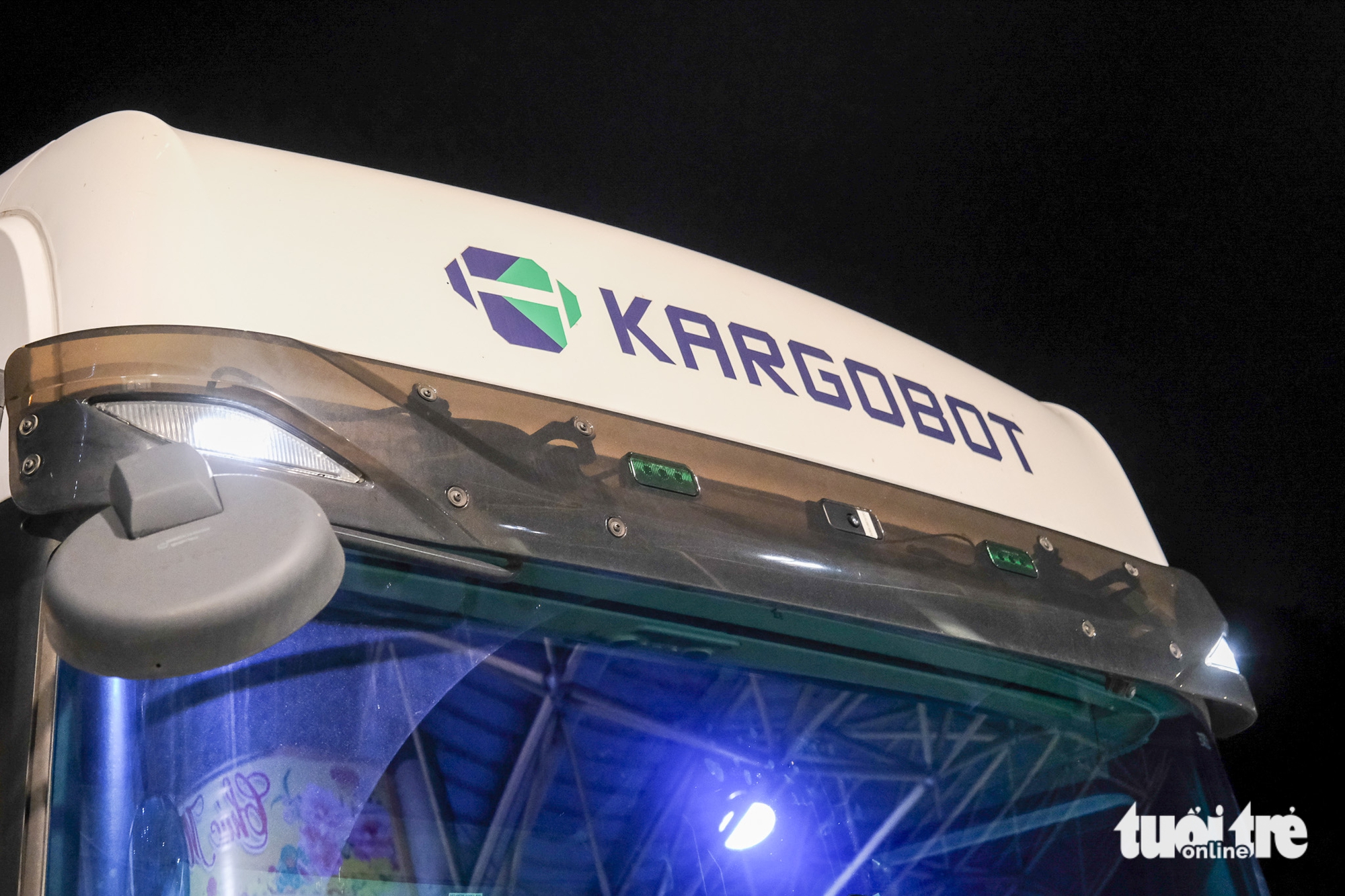 首次无人驾驶电动卡车从中国进口货物到越南