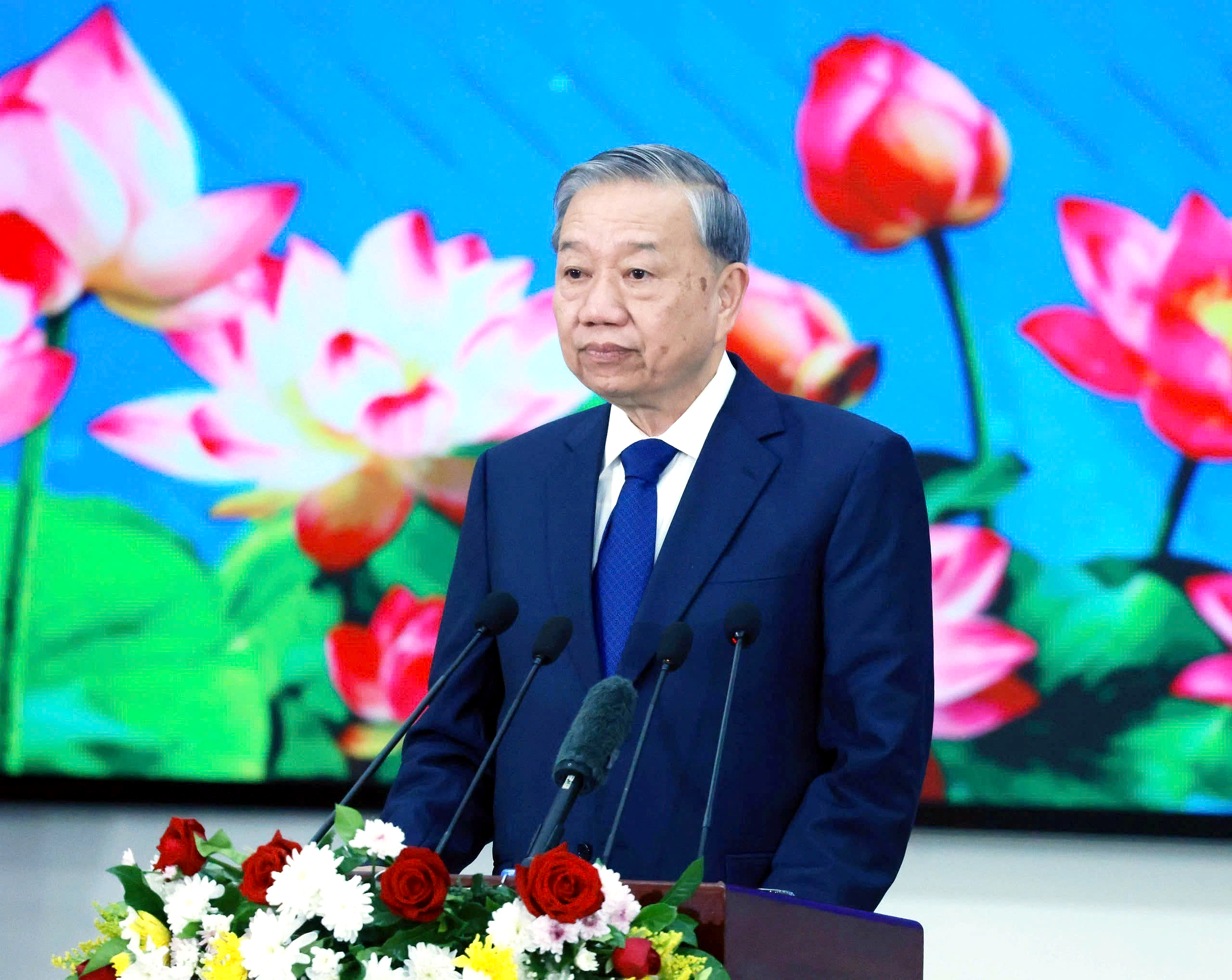 苏林总书记在老挝发表政策讲话