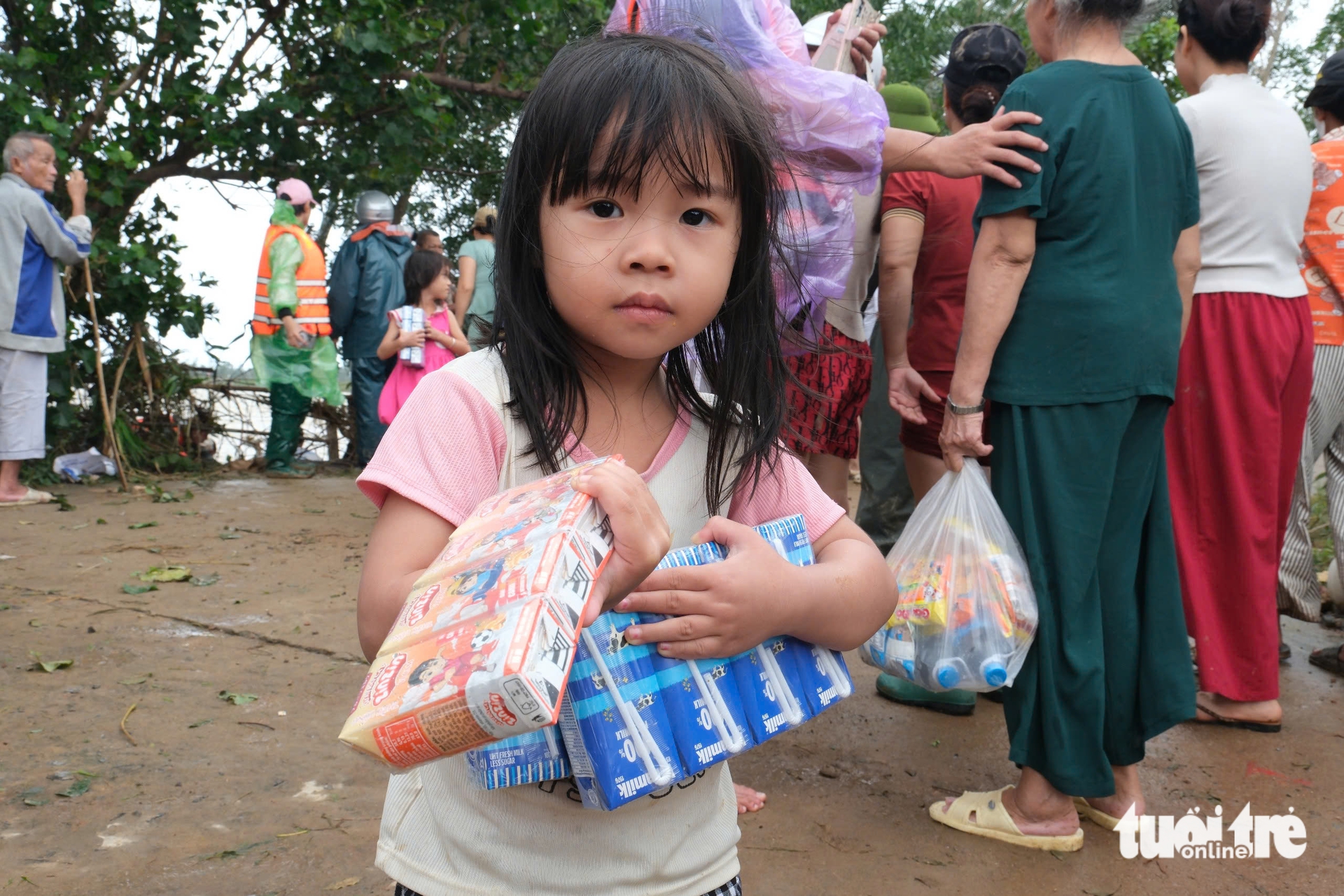 富安省洪水区居民的眼神：难以言表的事情