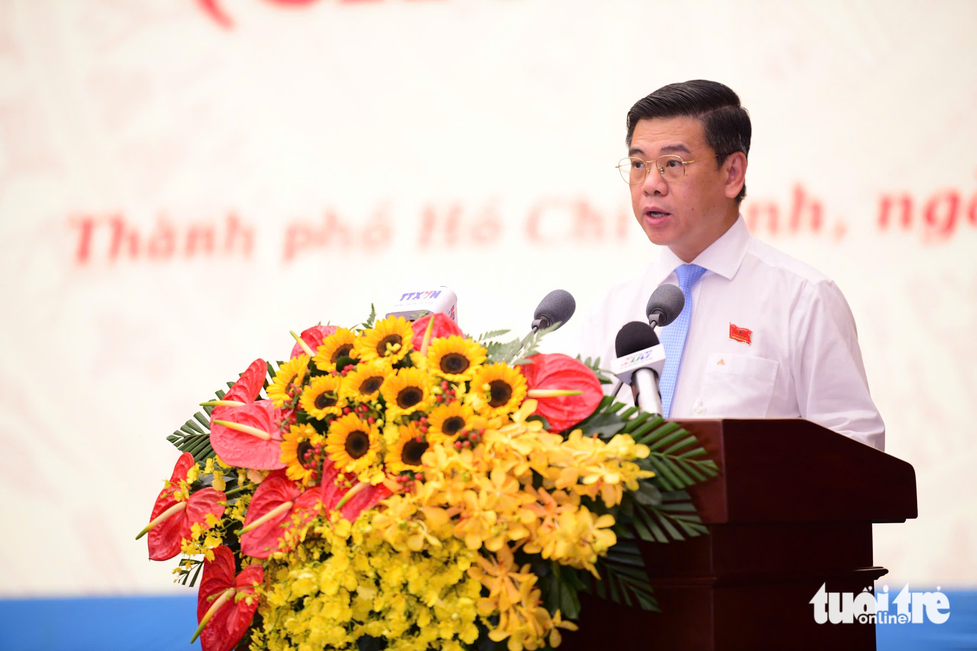 胡志明市人民议会专题会议开幕，审议多项重要内容和人事工作