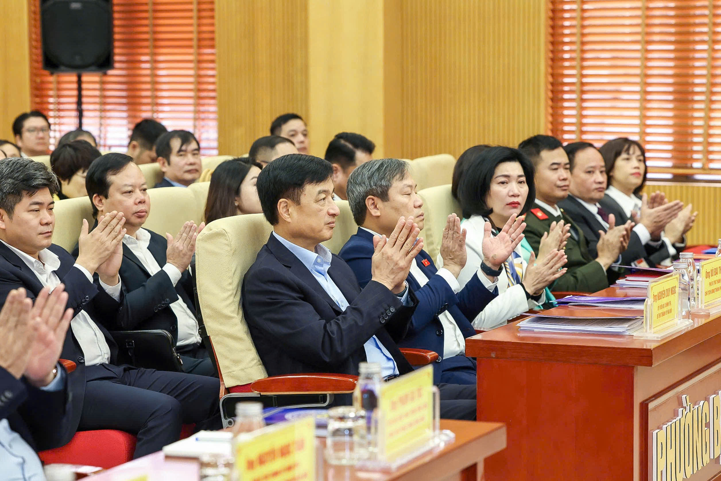 苏林总书记与河内选民接触