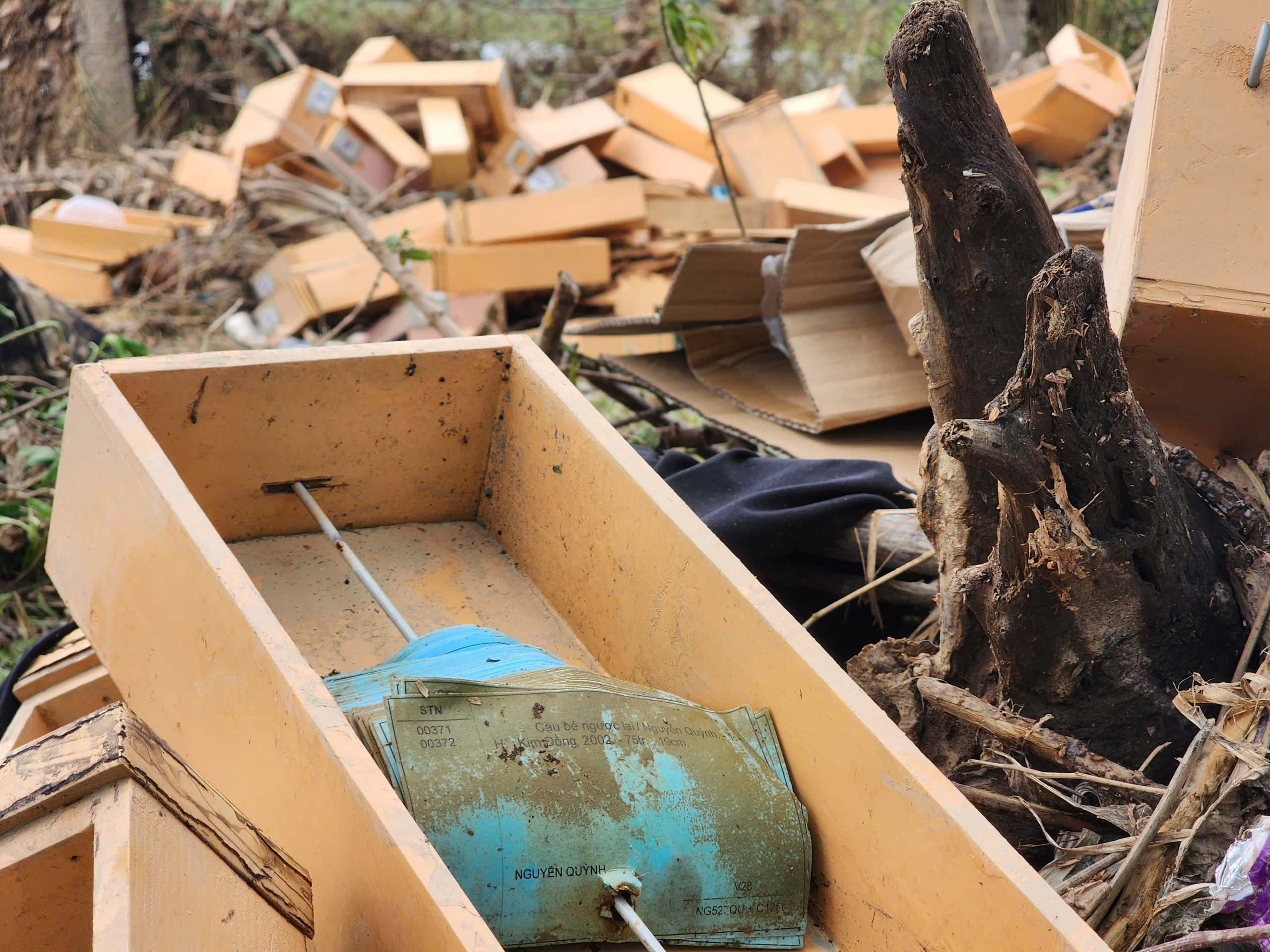 洪水中心和盛地区学校荒凉，师生缺席