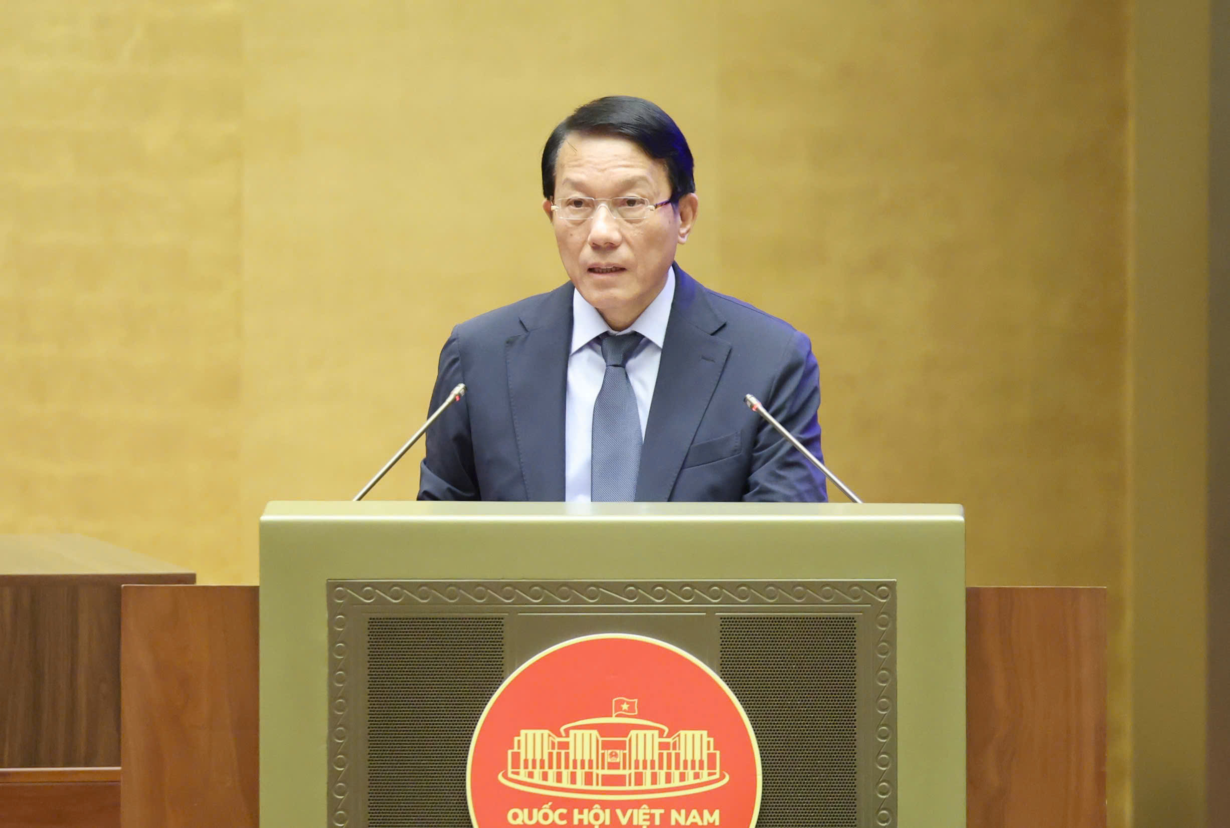 国会委员会：有干部、公务员协助犯罪分子以企业为掩护谋利