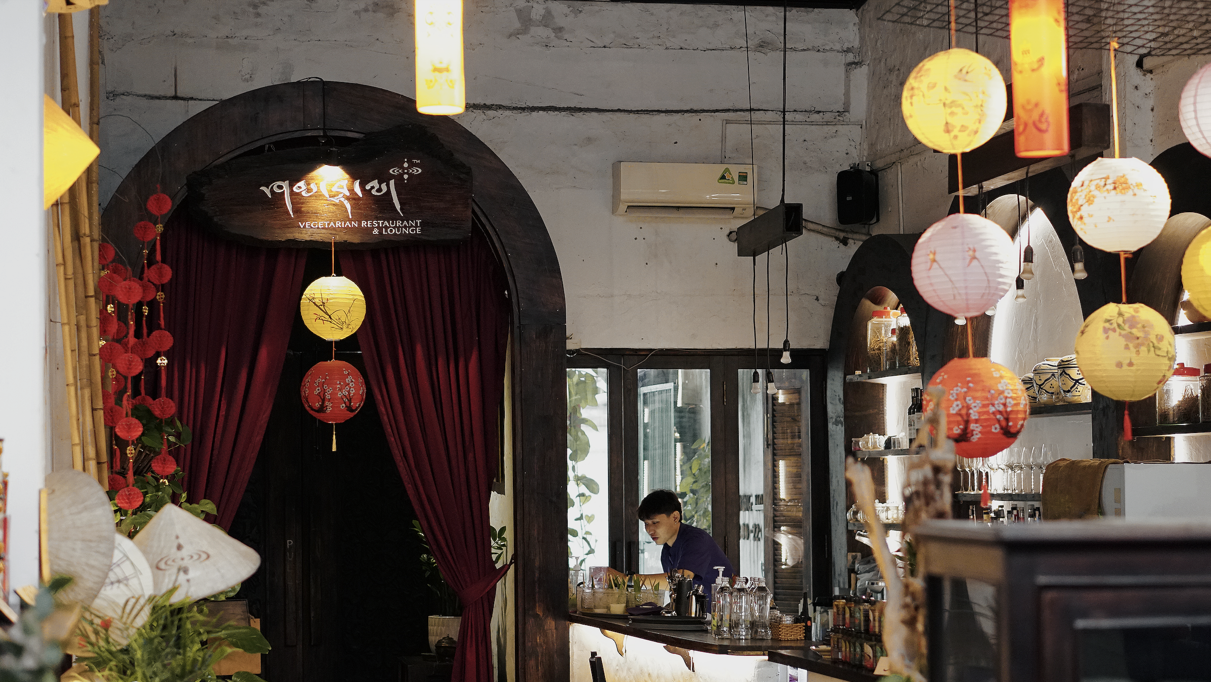 女老板放弃超过2亿月薪开素食餐厅寻求内心平静