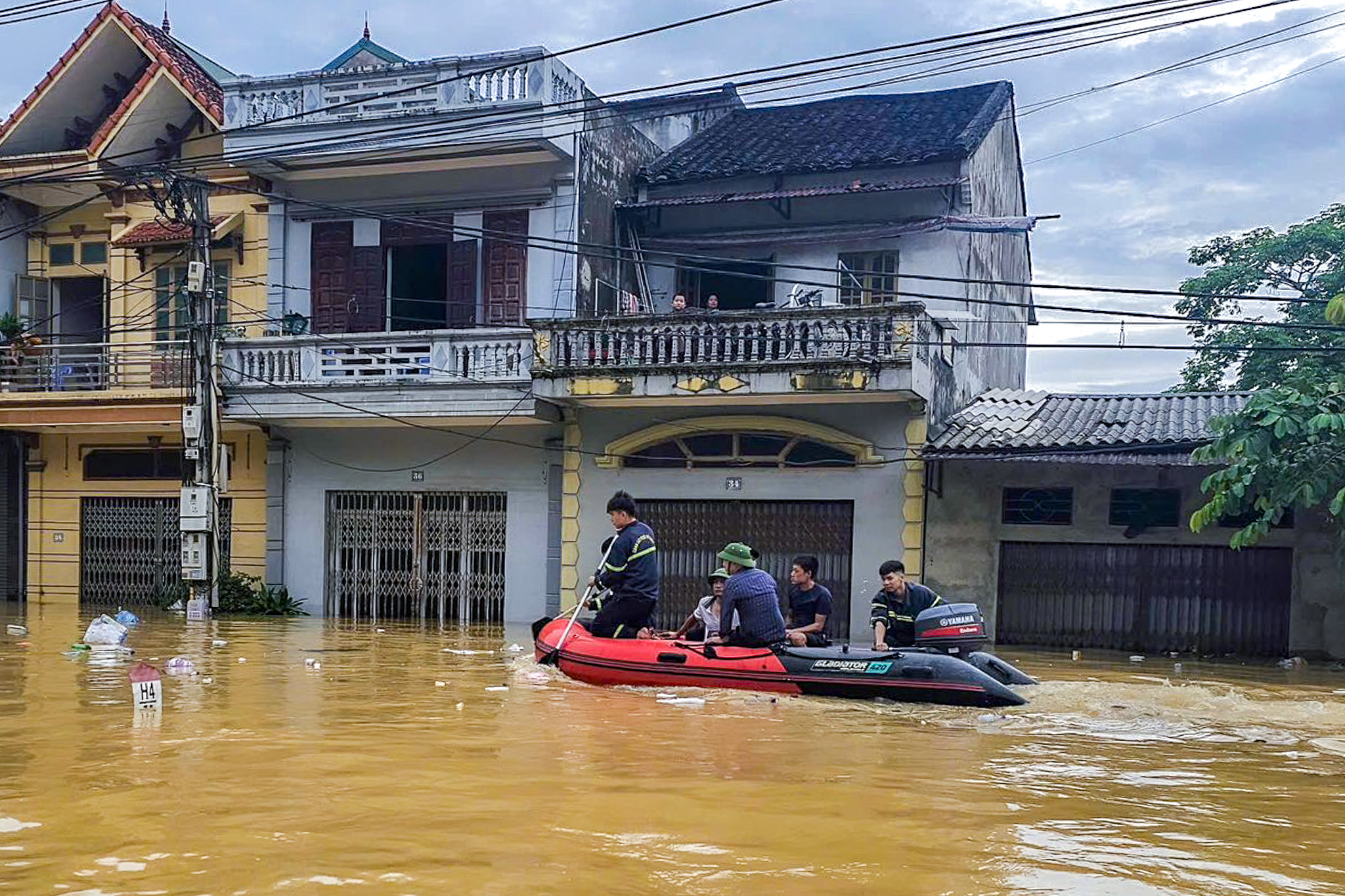谅山：数千人被迫疏散，许多地区仍淹没在水中