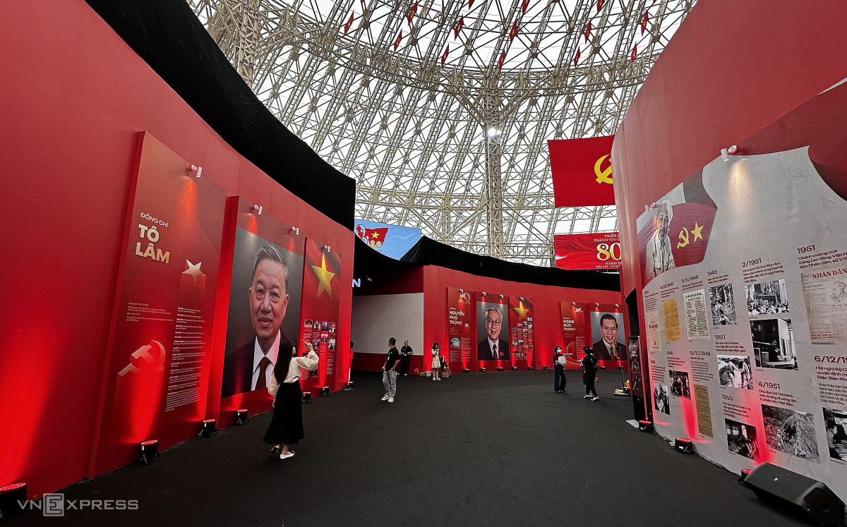总书记、总理参观国家成就展览