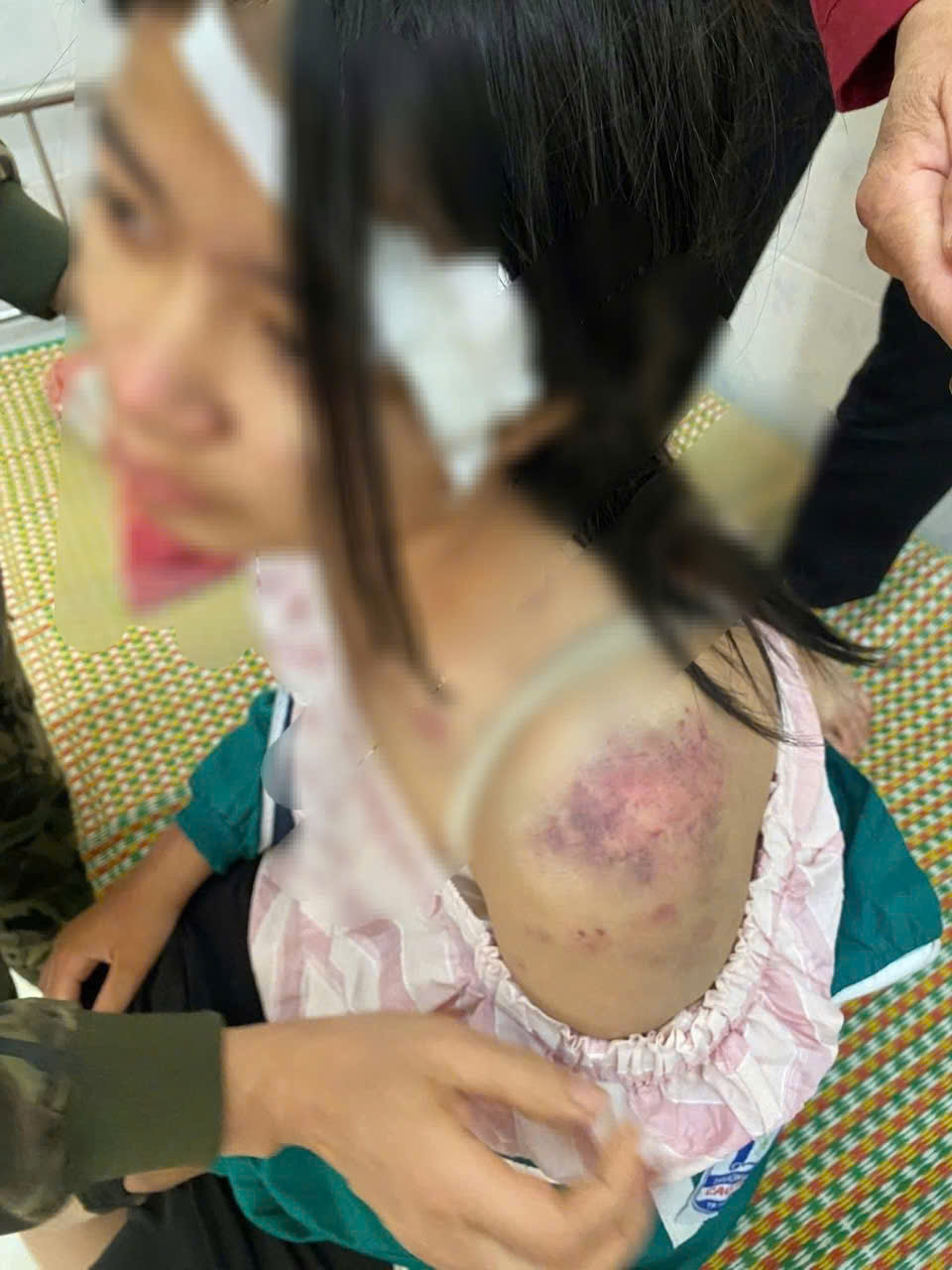 妇女与儿童事务局指导对遭三名亲属虐待的女孩进行心理治疗