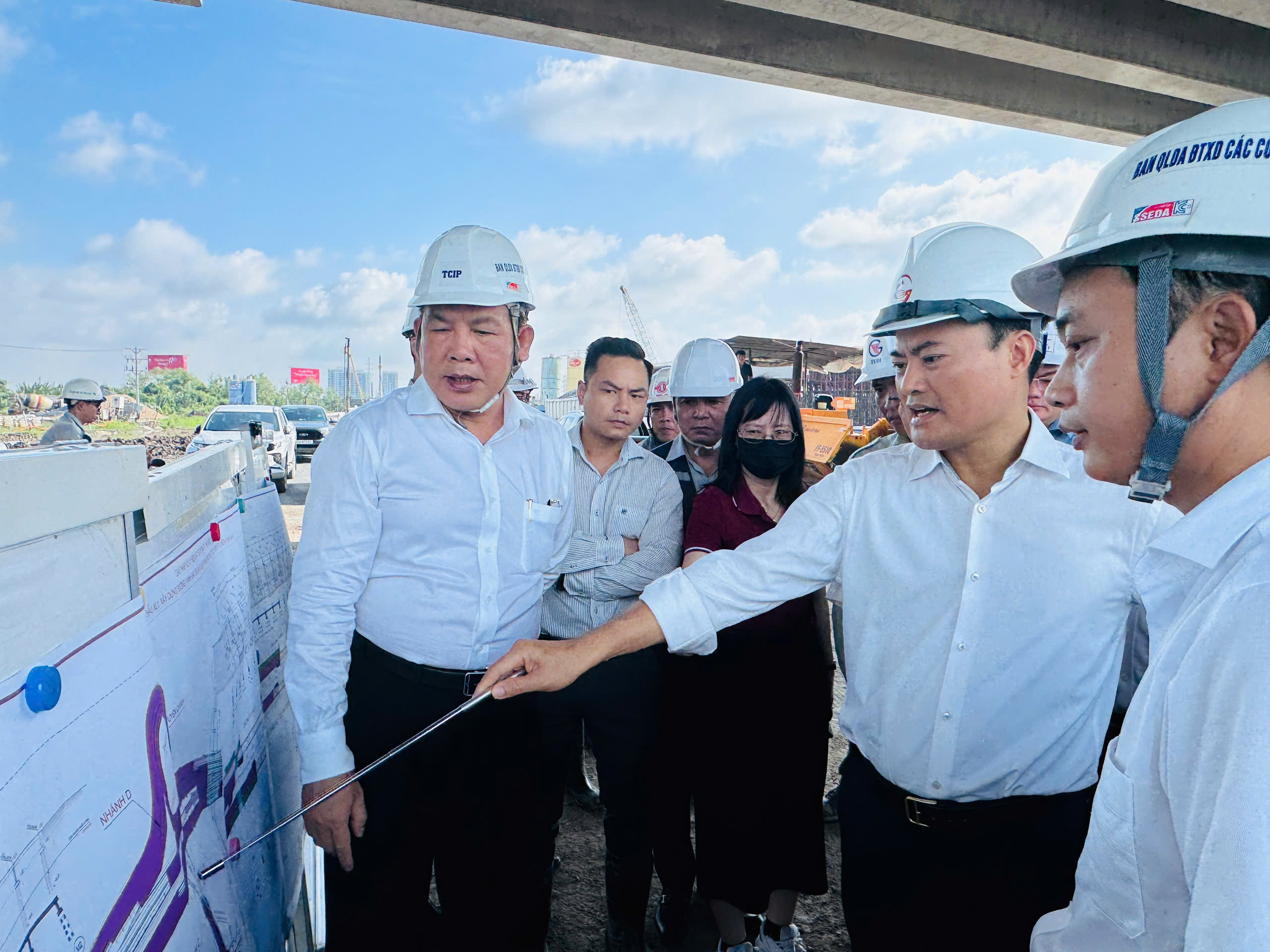 从8月19日起，建设200米临时道路连接仁泽桥与胡志明市-隆城高速公路