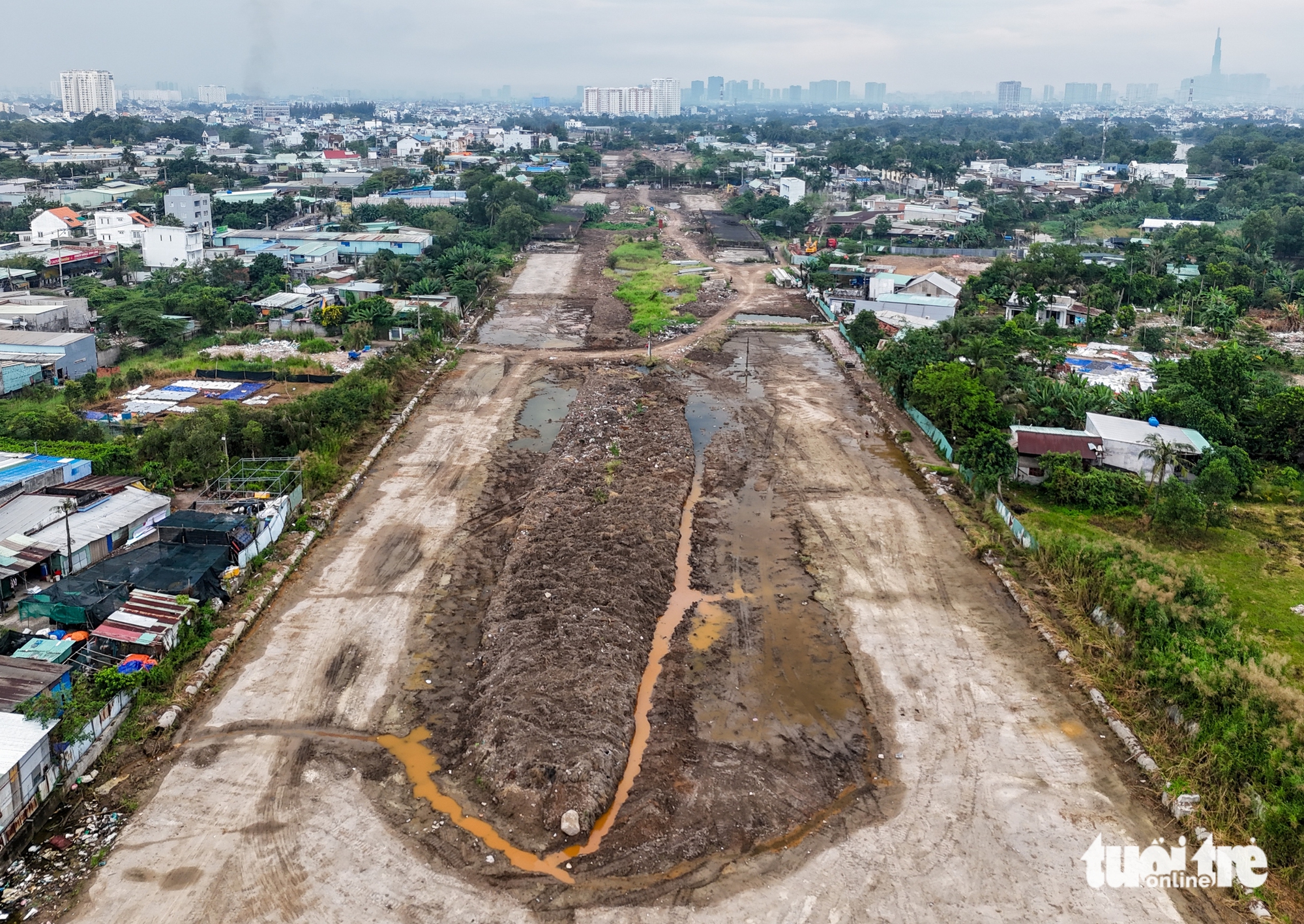 胡志明市2.7公里二环线清理场地，政府解除决议后准备重新施工