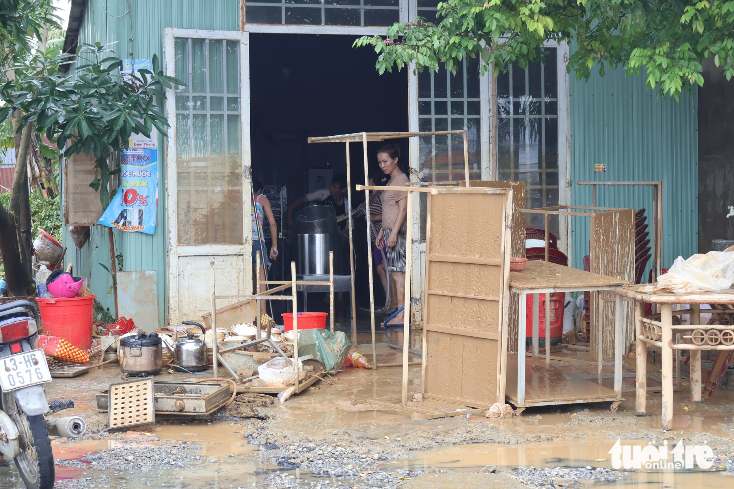 在洪水和山体滑坡后重新站起来,戈诺伊的居民并不孤单