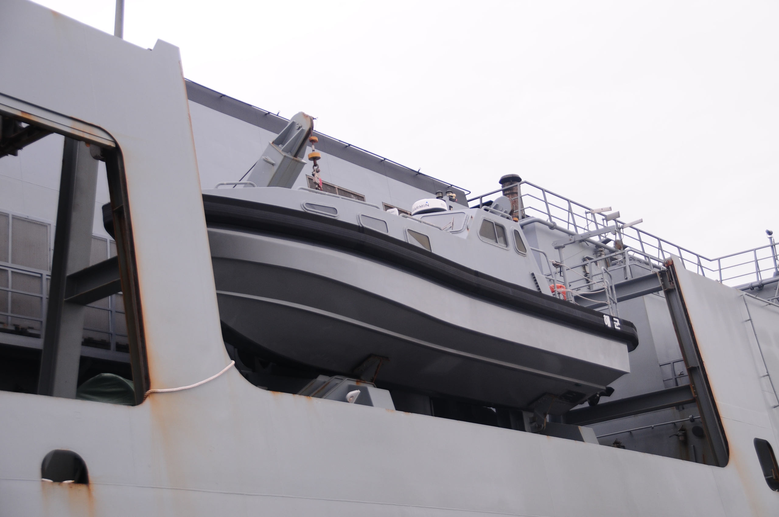 停泊在岘港仙沙港的韩国海军舰艇有什么特别之处？