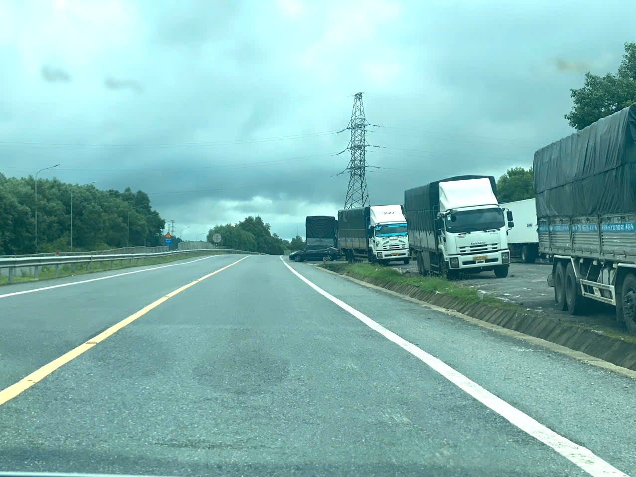 一系列缺陷，Cam Lộ - La Sơn高速公路上的事故风险