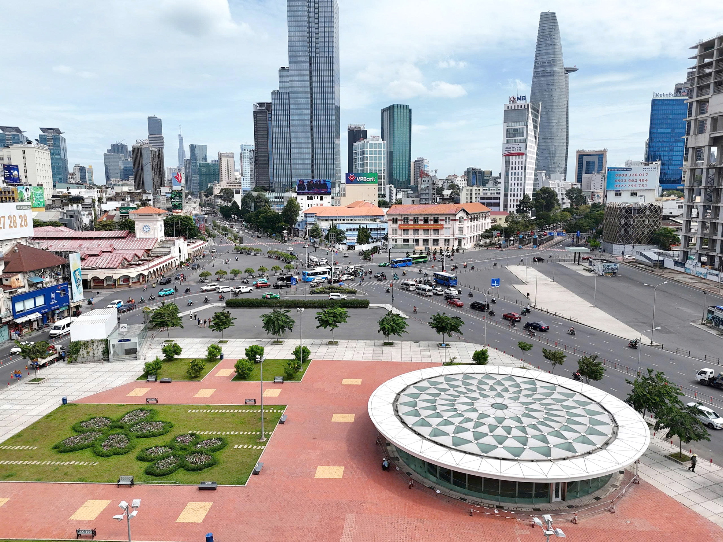 胡志明市人民委员会主席阮文德：现代化基础设施为人民幸福