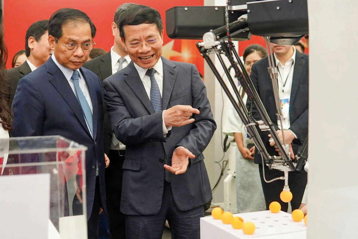 总书记、总理参观国家成就展览