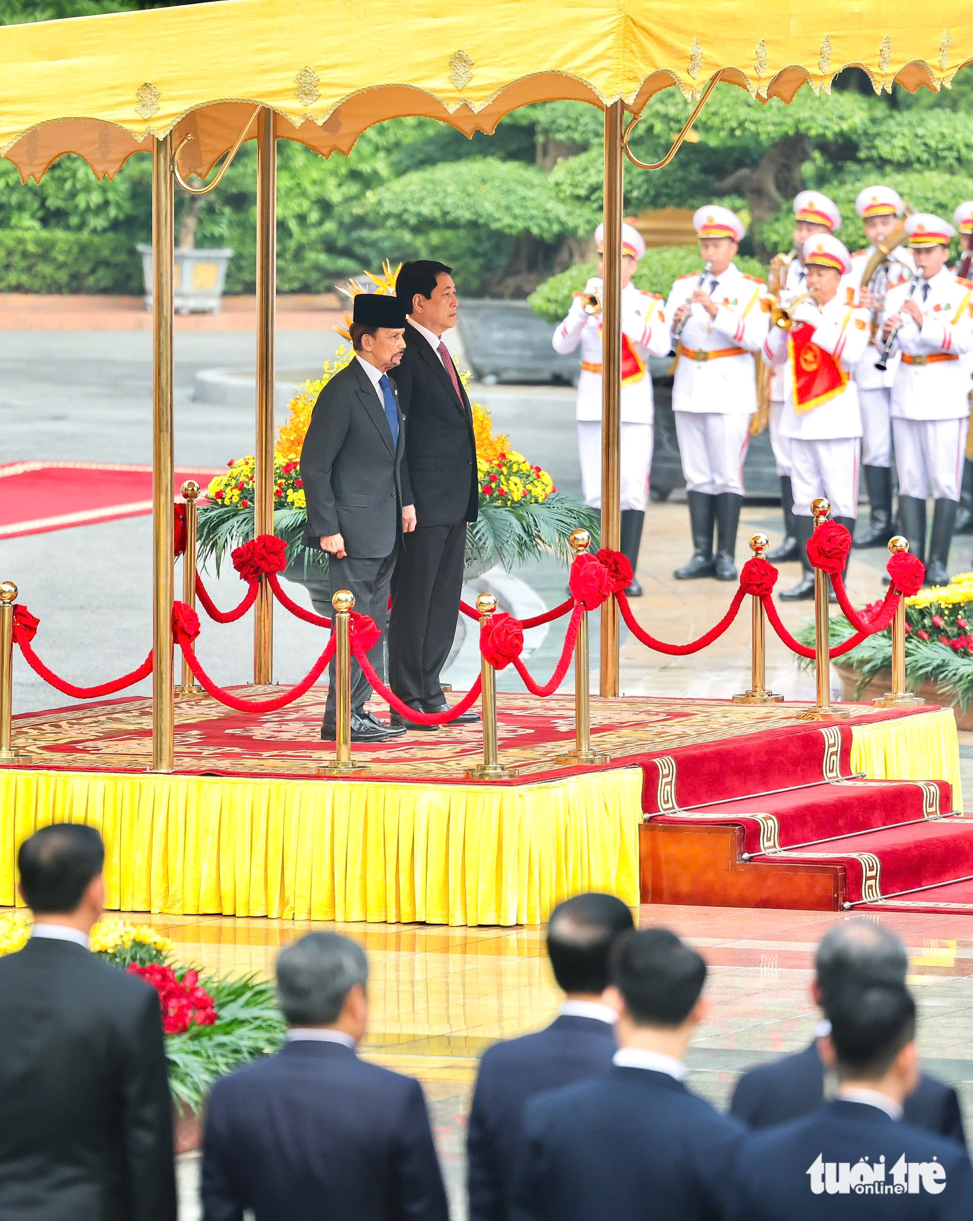 国家主席梁强主持迎接文莱苏丹仪式