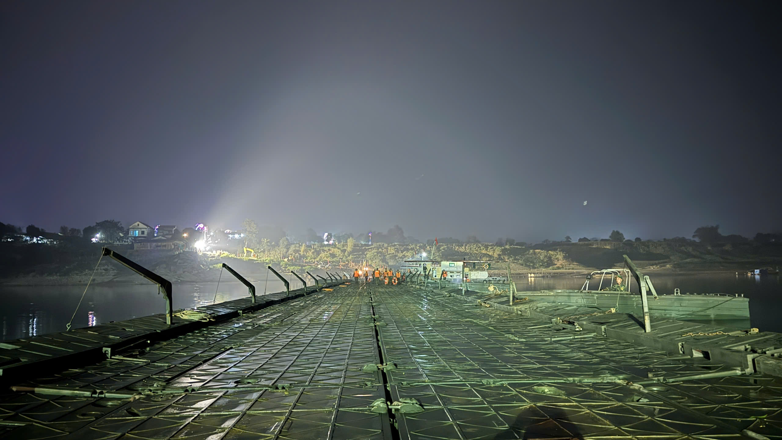 快速架设乐河浮桥，范明政大将致信表彰参与部队