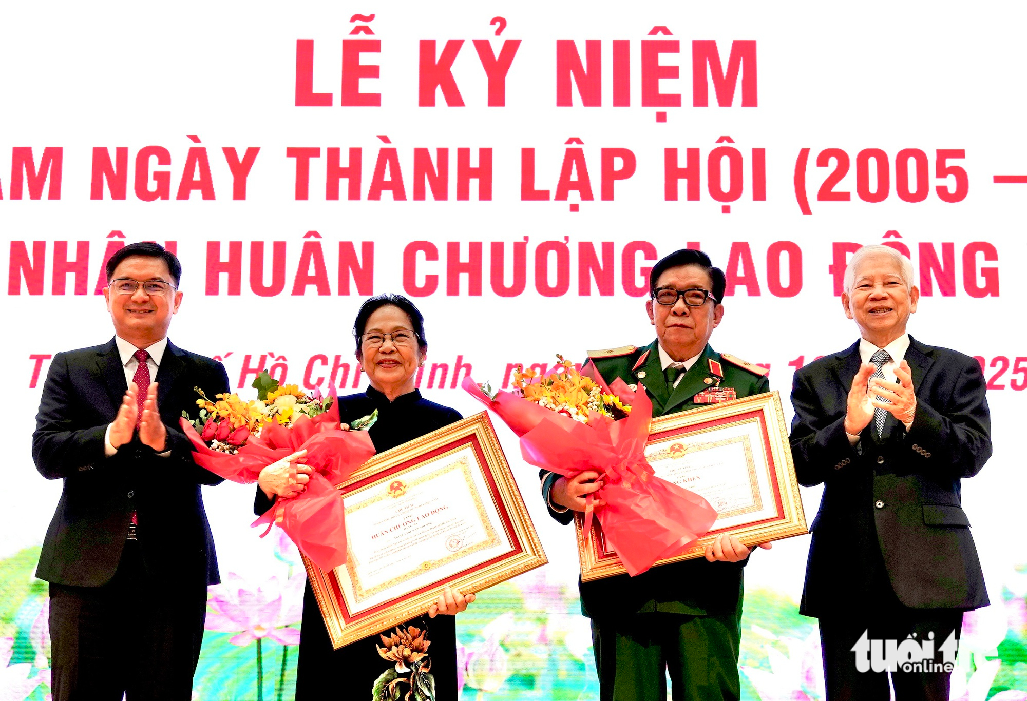 胡志明市橙剂受害者协会在成立20周年之际荣获三级劳动勋章