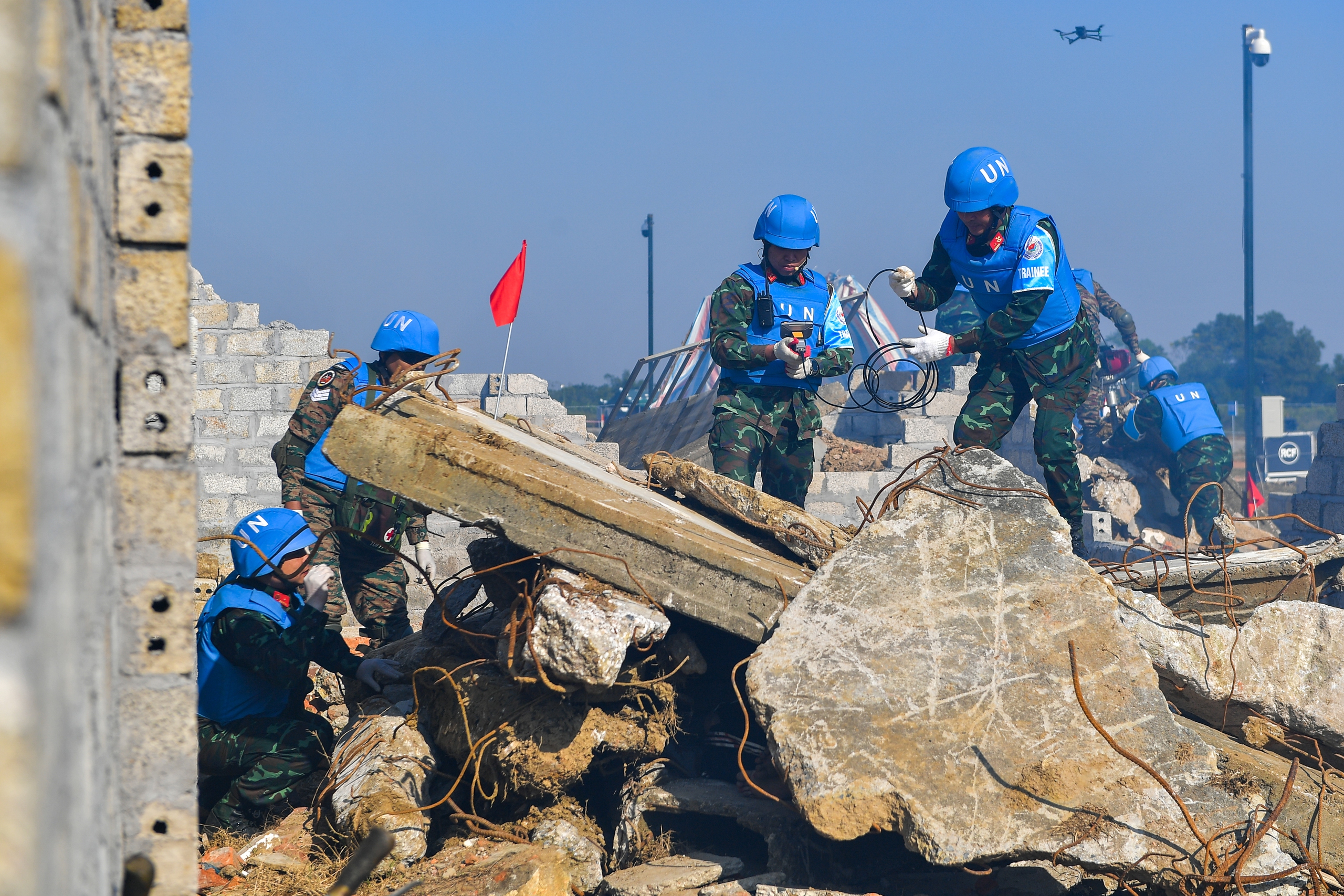 越南与印度进行实地演习，直升机、无人机参与