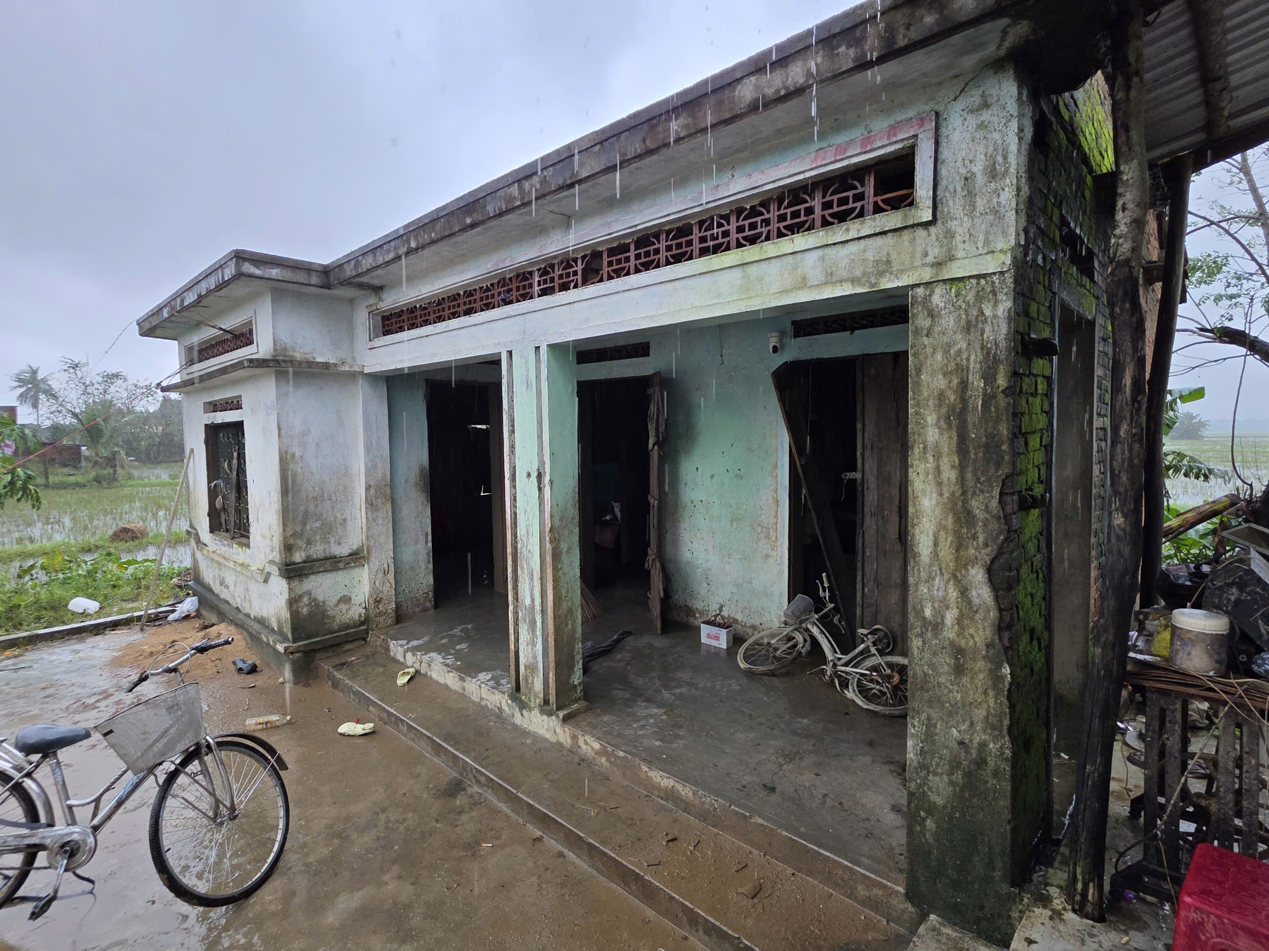 丈夫在带妻子和两个孩子躲避洪水后去世