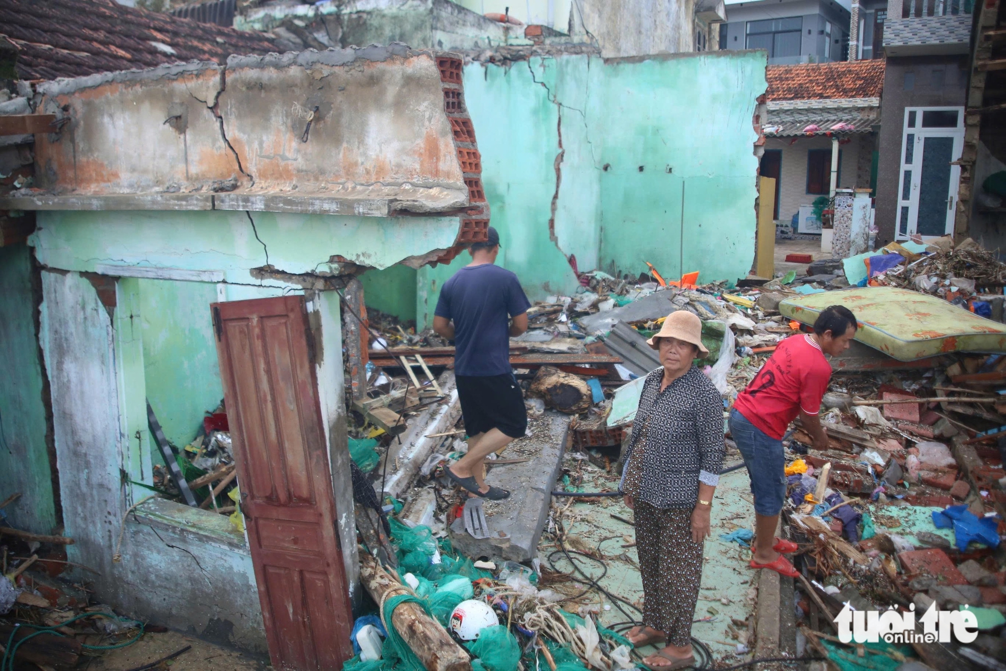 在仁丽渔村凯尔马吉台风中的恐怖之夜