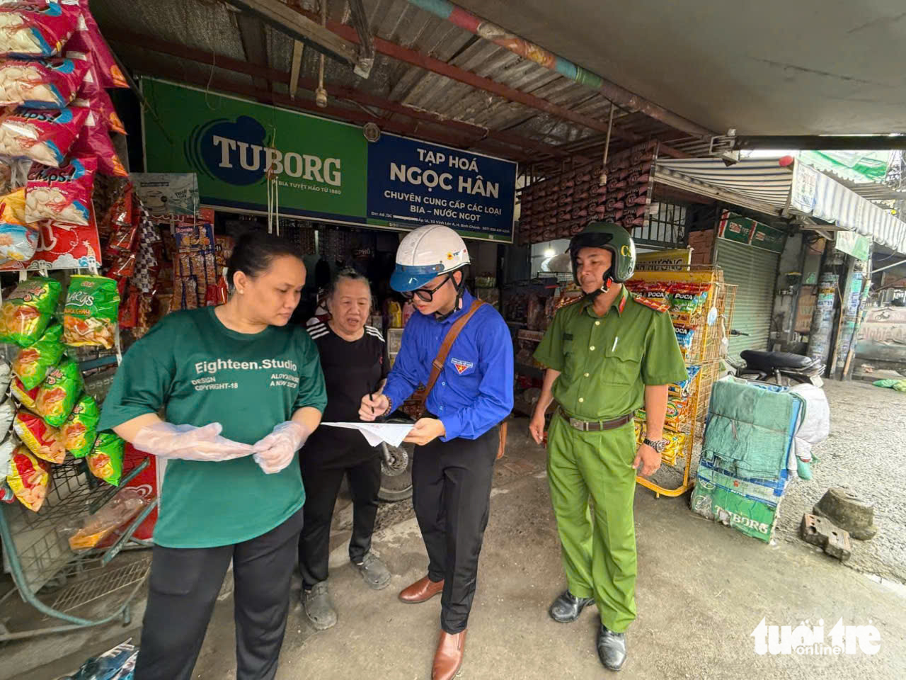 胡志明市交警出动处理三轮车、自制车，确保城市秩序