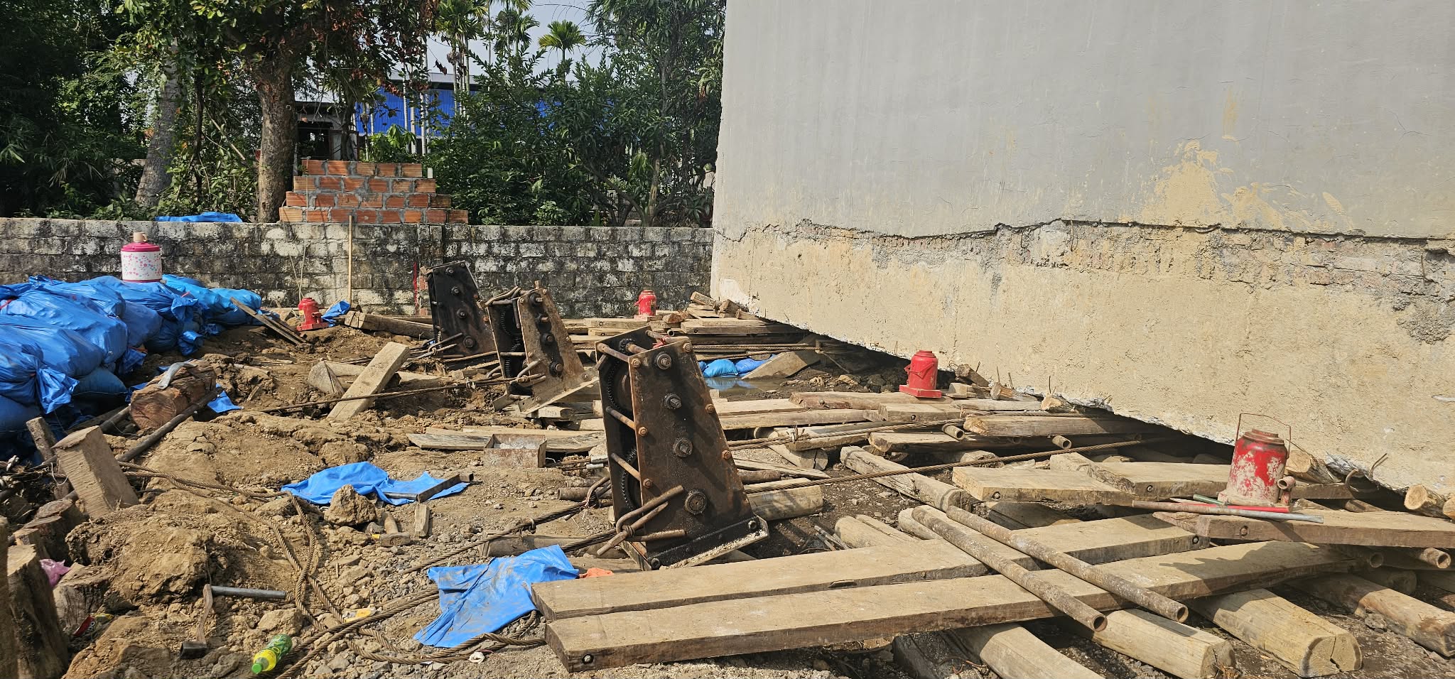 '神灯'已成功移动海防市建错在他人土地上的房屋'神灯'已成功移动海防市建错在他人土地上的房屋