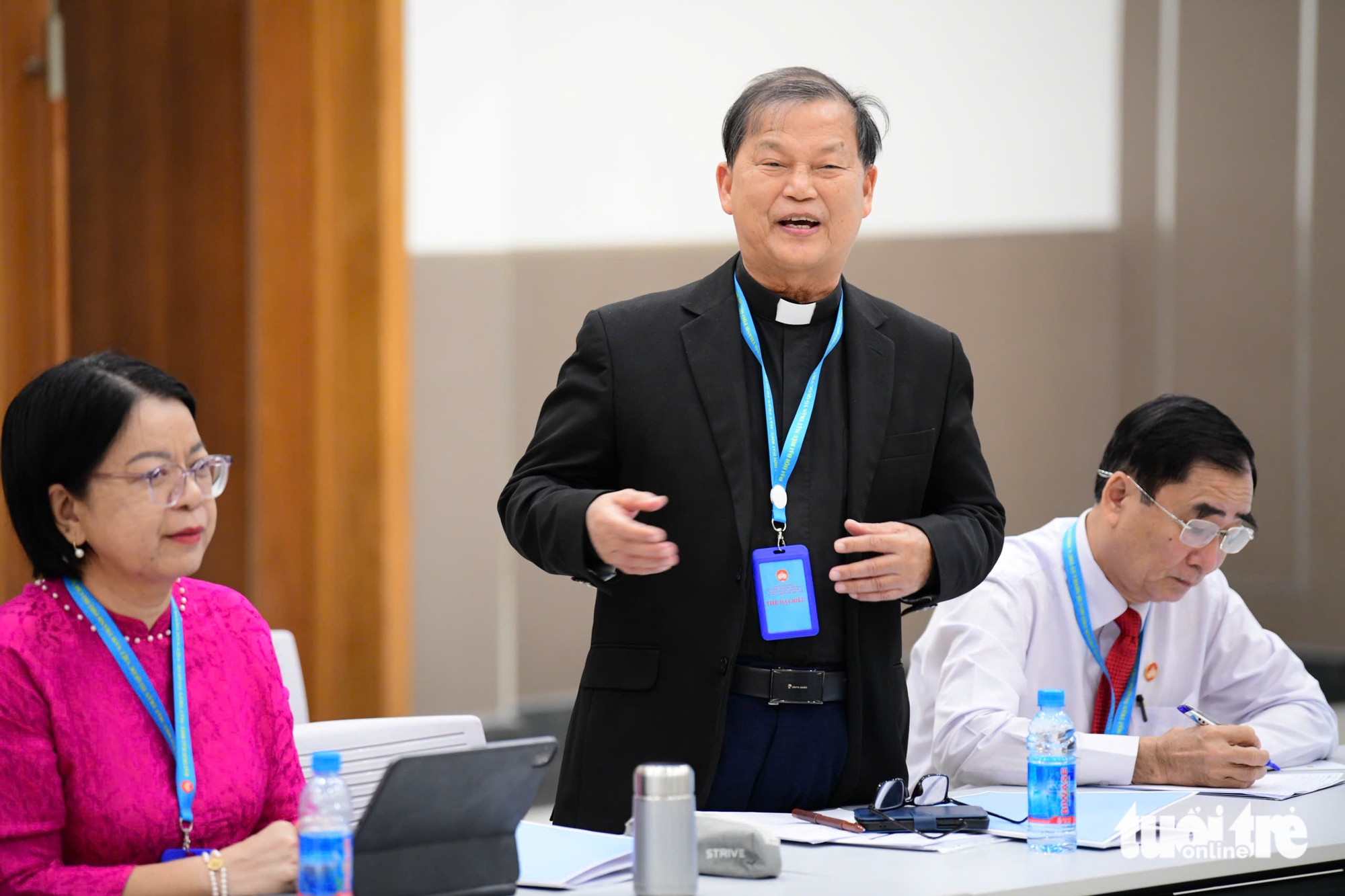 越南胡志明市祖国阵线大会上的许多热心贡献